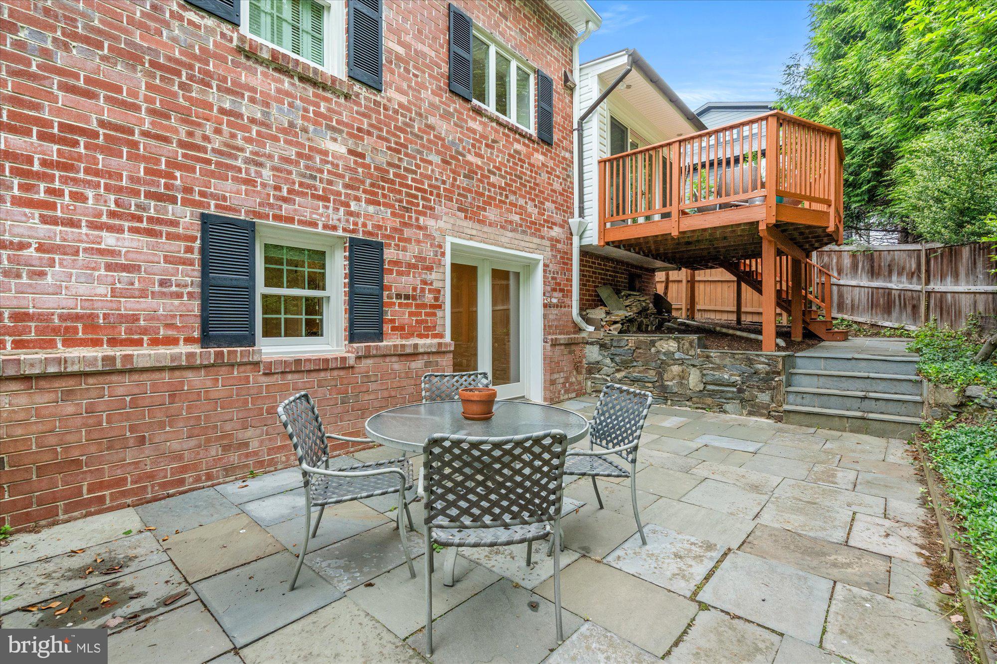 BRADLEY HILLS - Residential