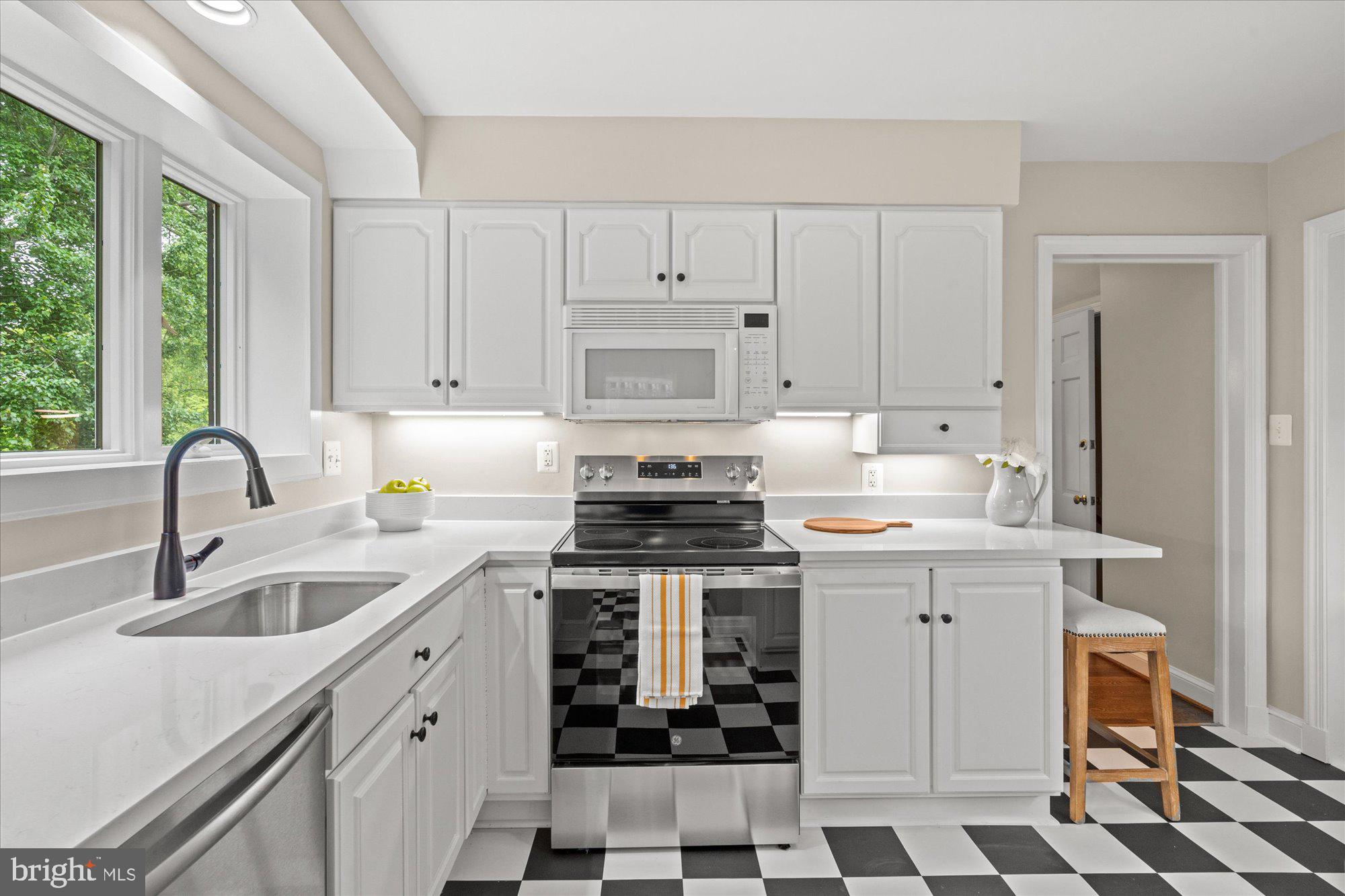BRADLEY HILLS - Residential