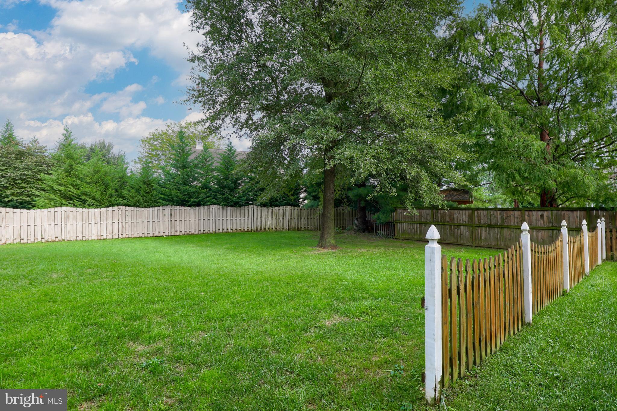 LEOLA WEST - Residential