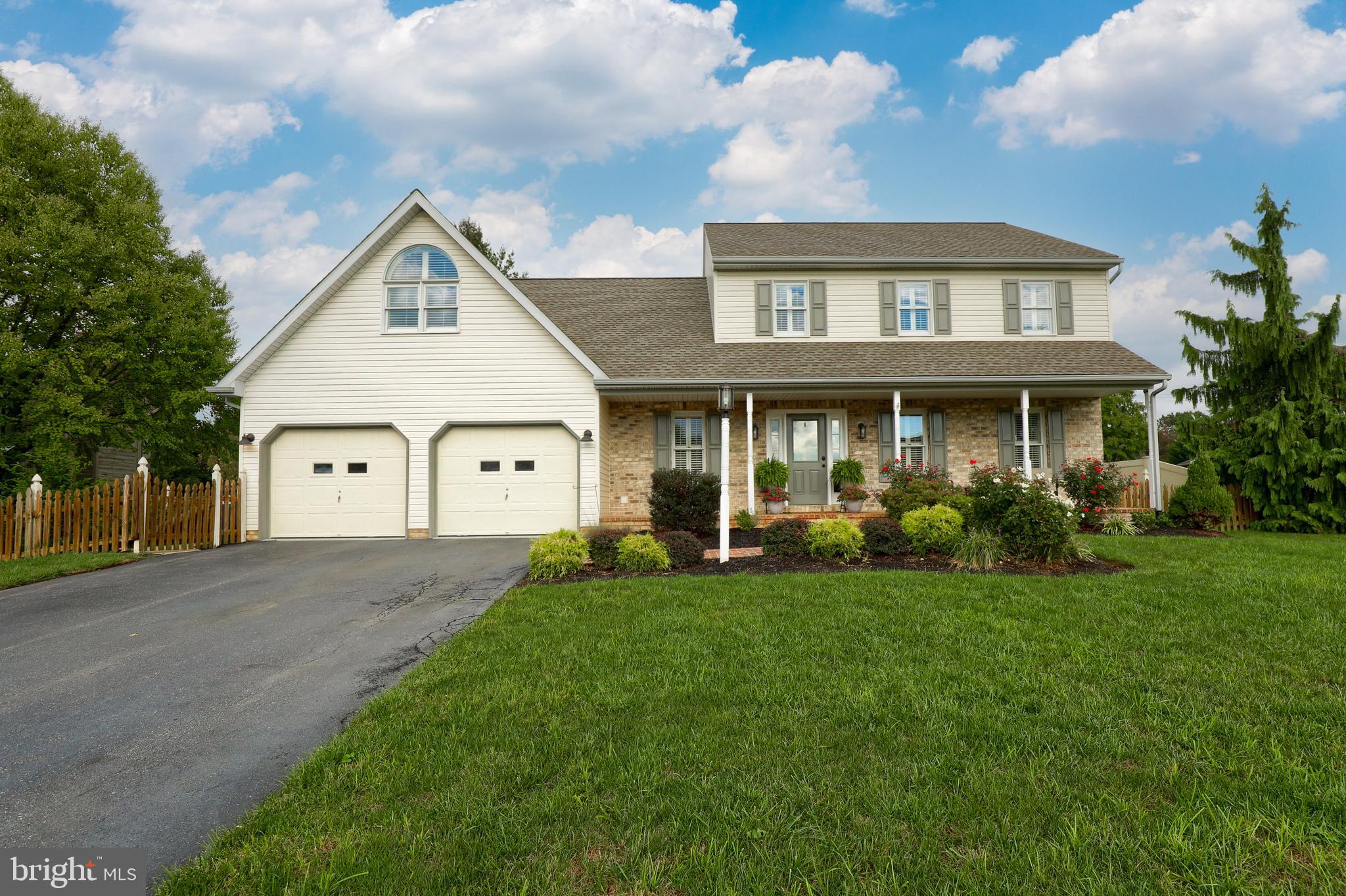 LEOLA WEST - Residential