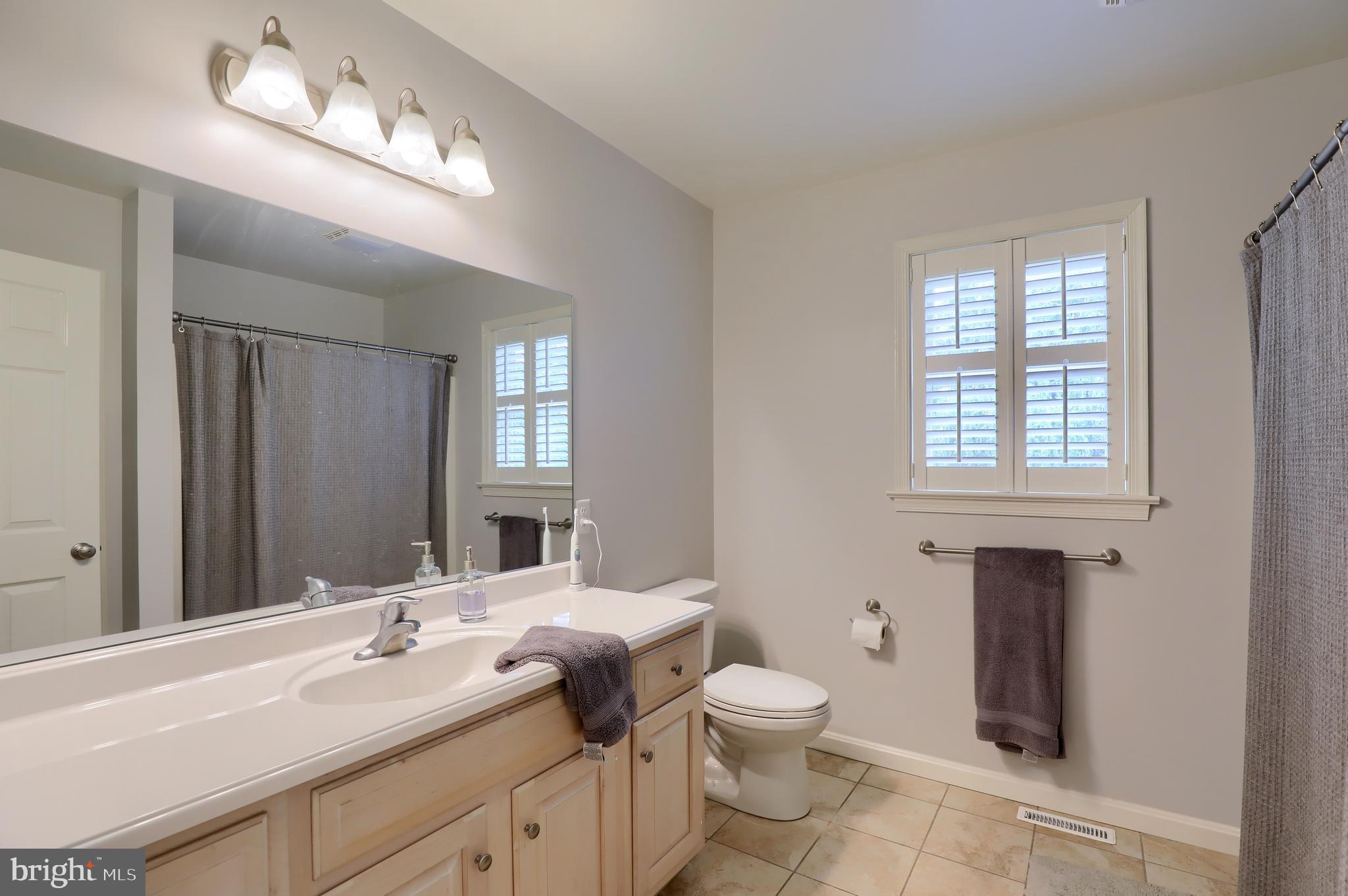 LEOLA WEST - Residential