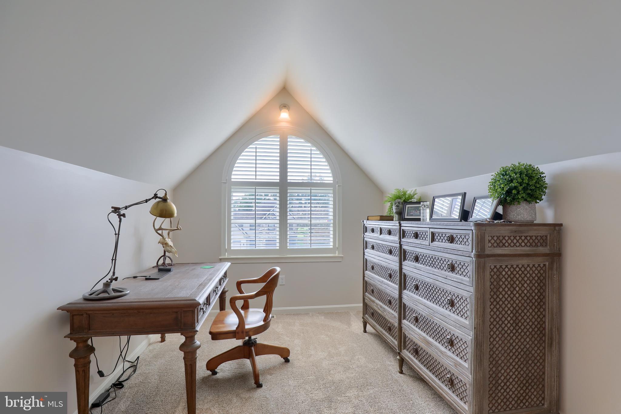 LEOLA WEST - Residential