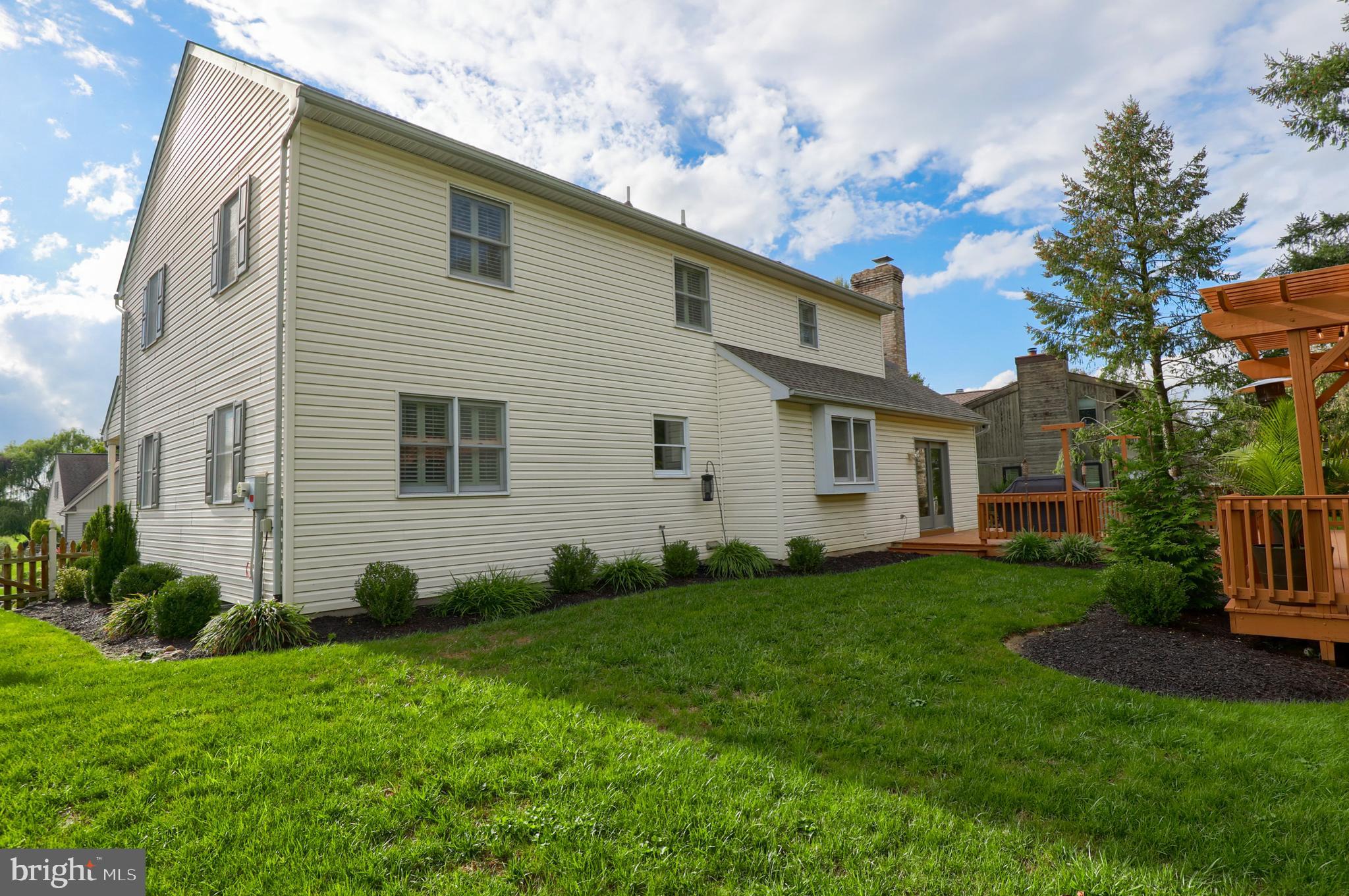 LEOLA WEST - Residential