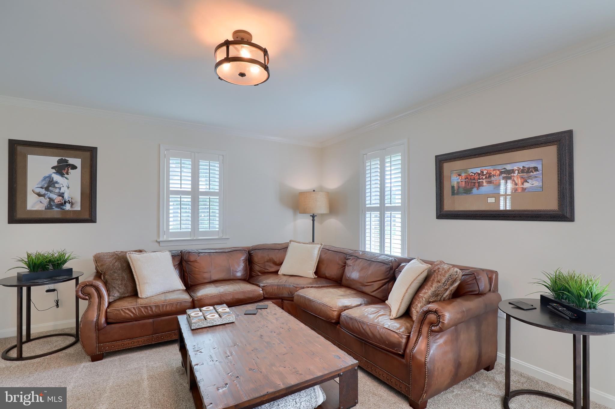 LEOLA WEST - Residential