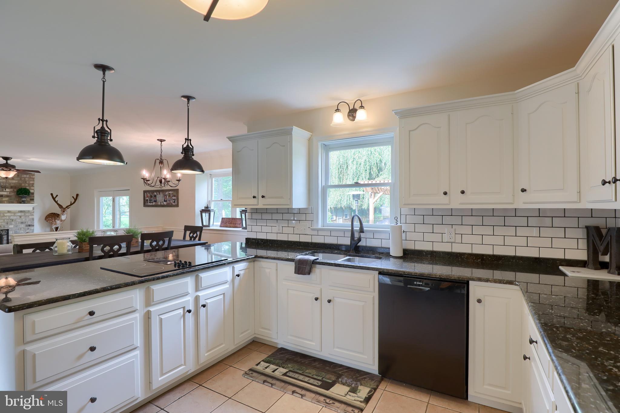 LEOLA WEST - Residential