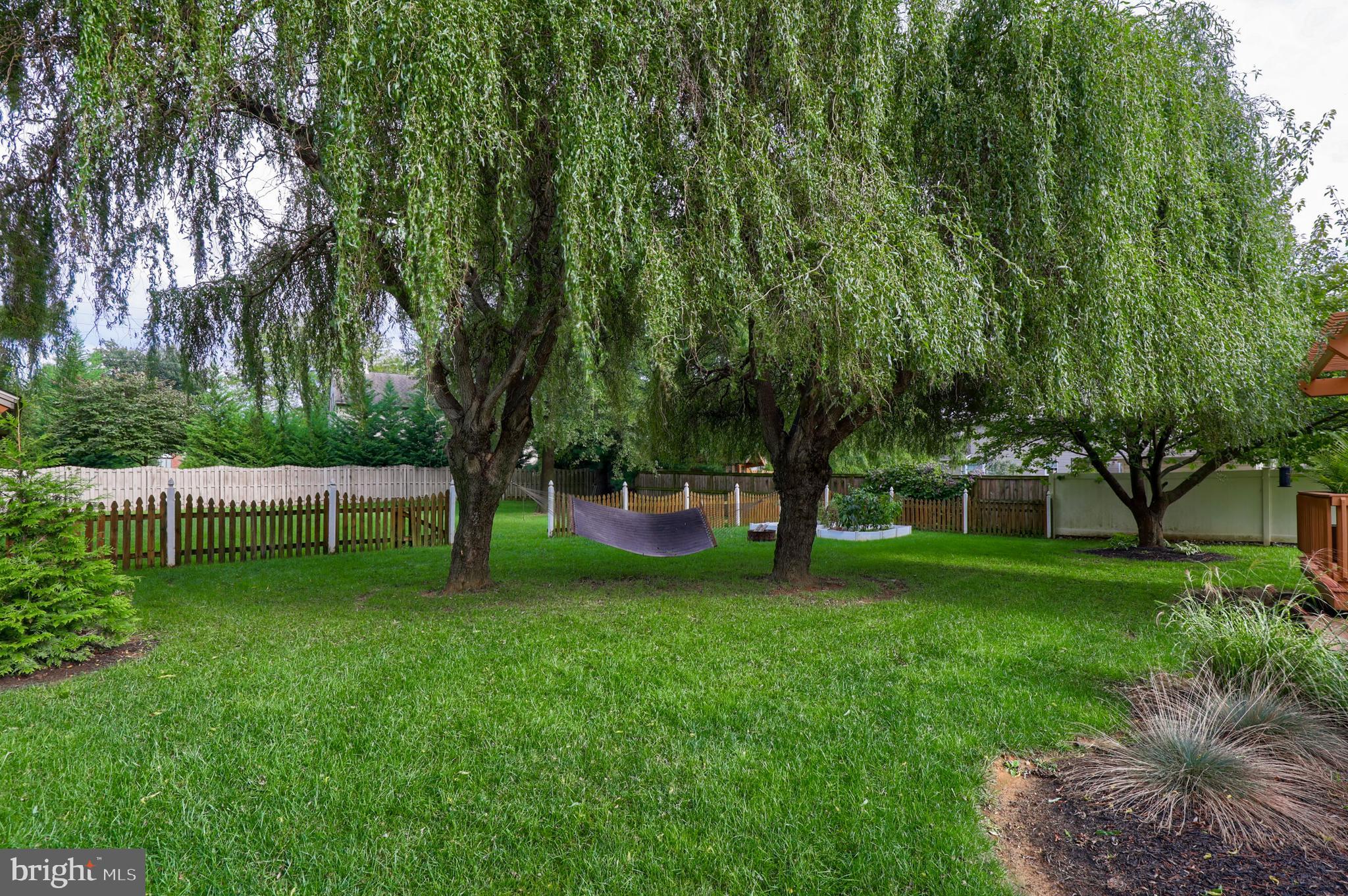 LEOLA WEST - Residential