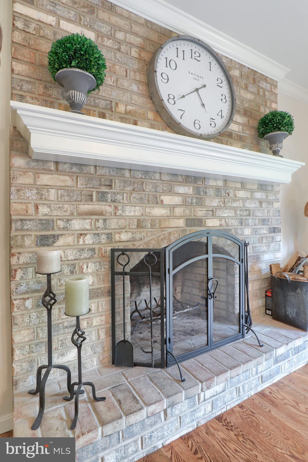 LEOLA WEST - Residential