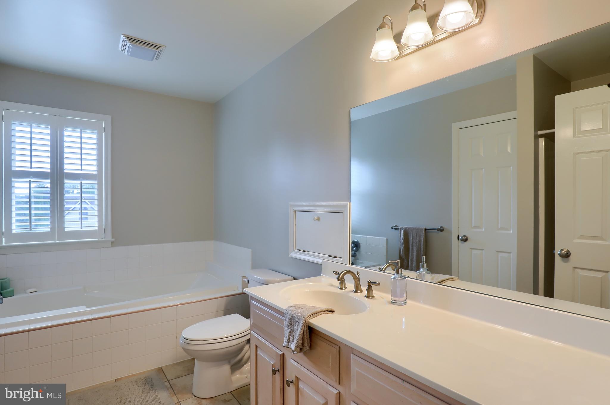 LEOLA WEST - Residential