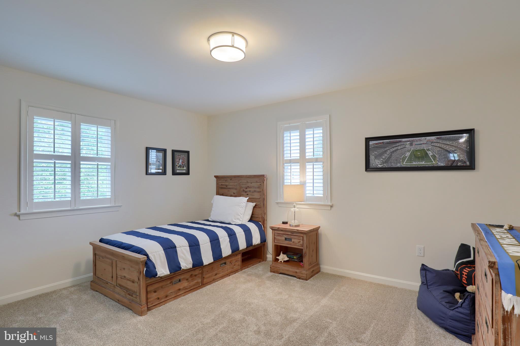 LEOLA WEST - Residential