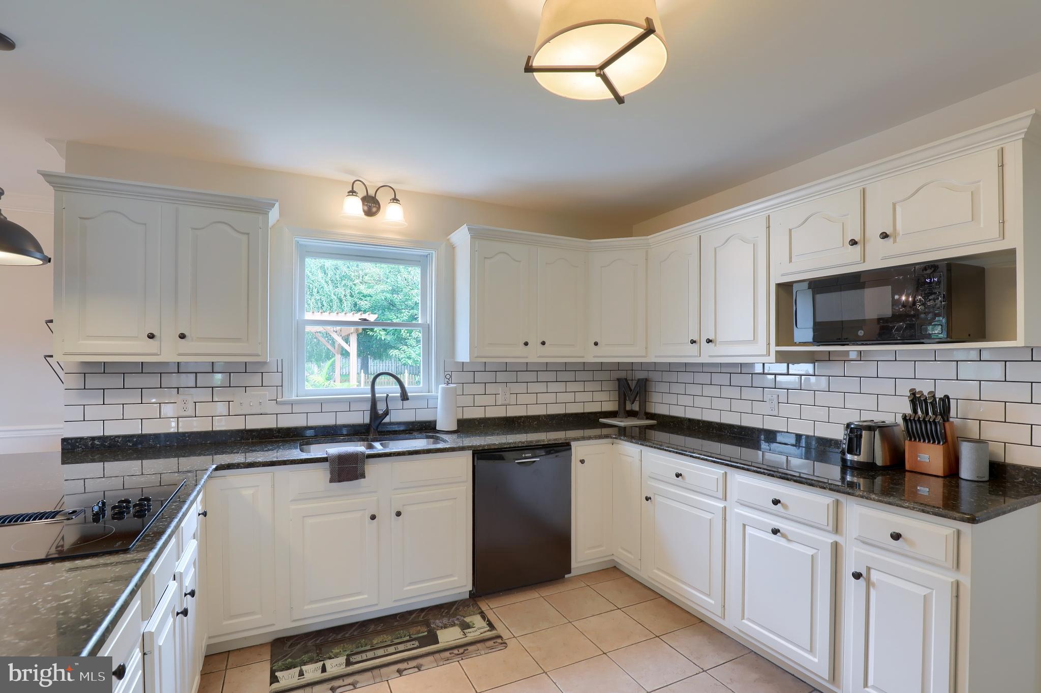 LEOLA WEST - Residential