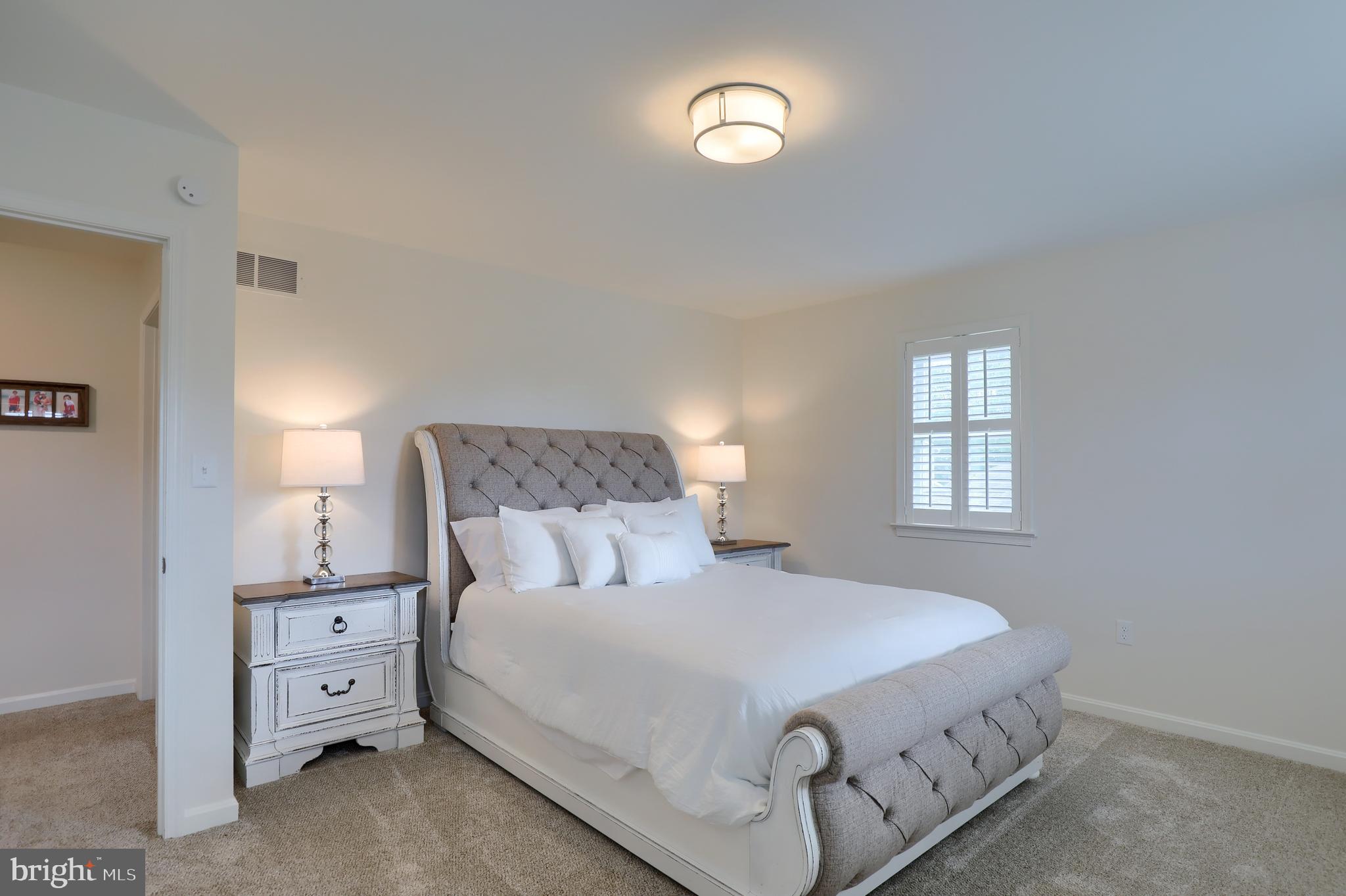 LEOLA WEST - Residential