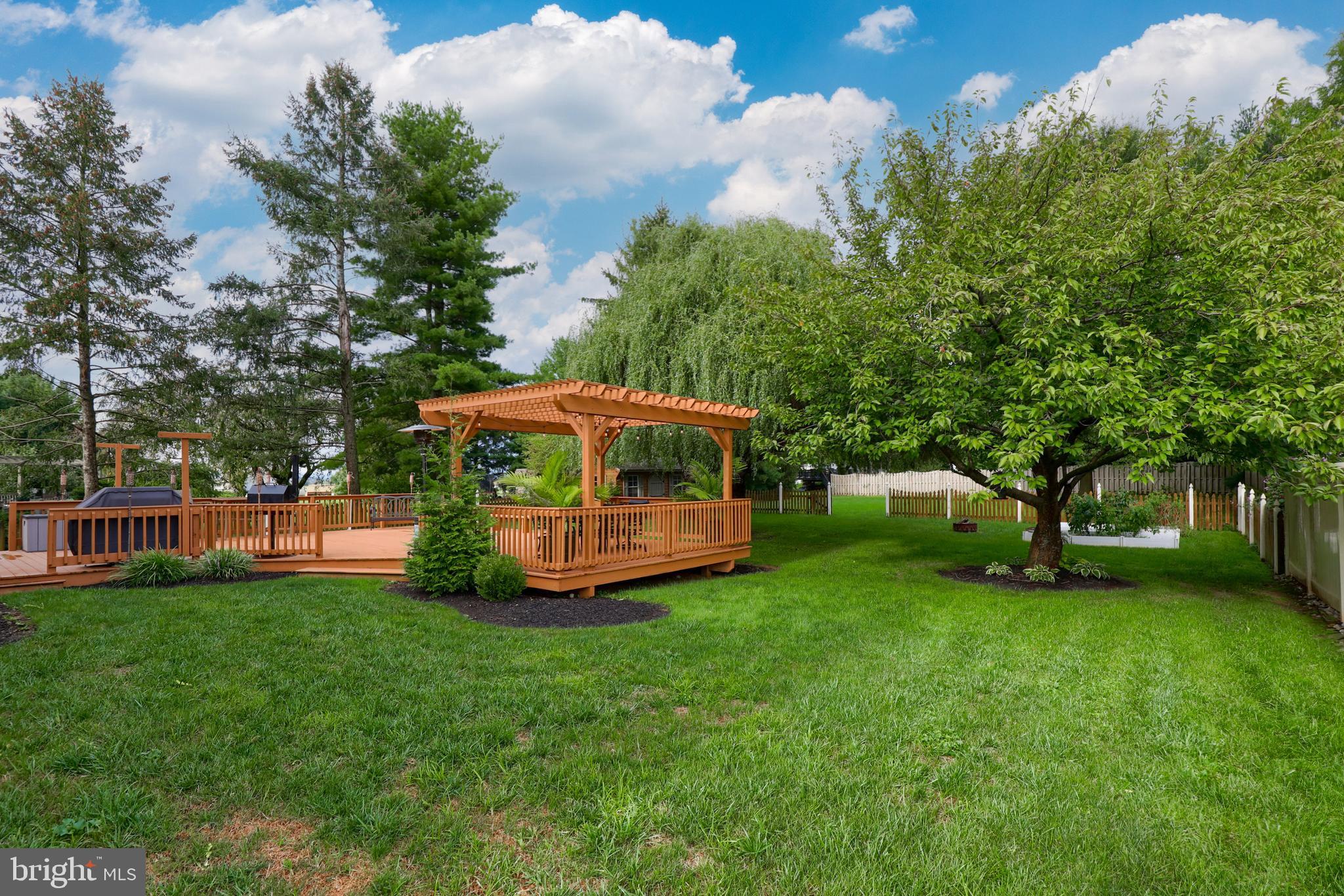 LEOLA WEST - Residential