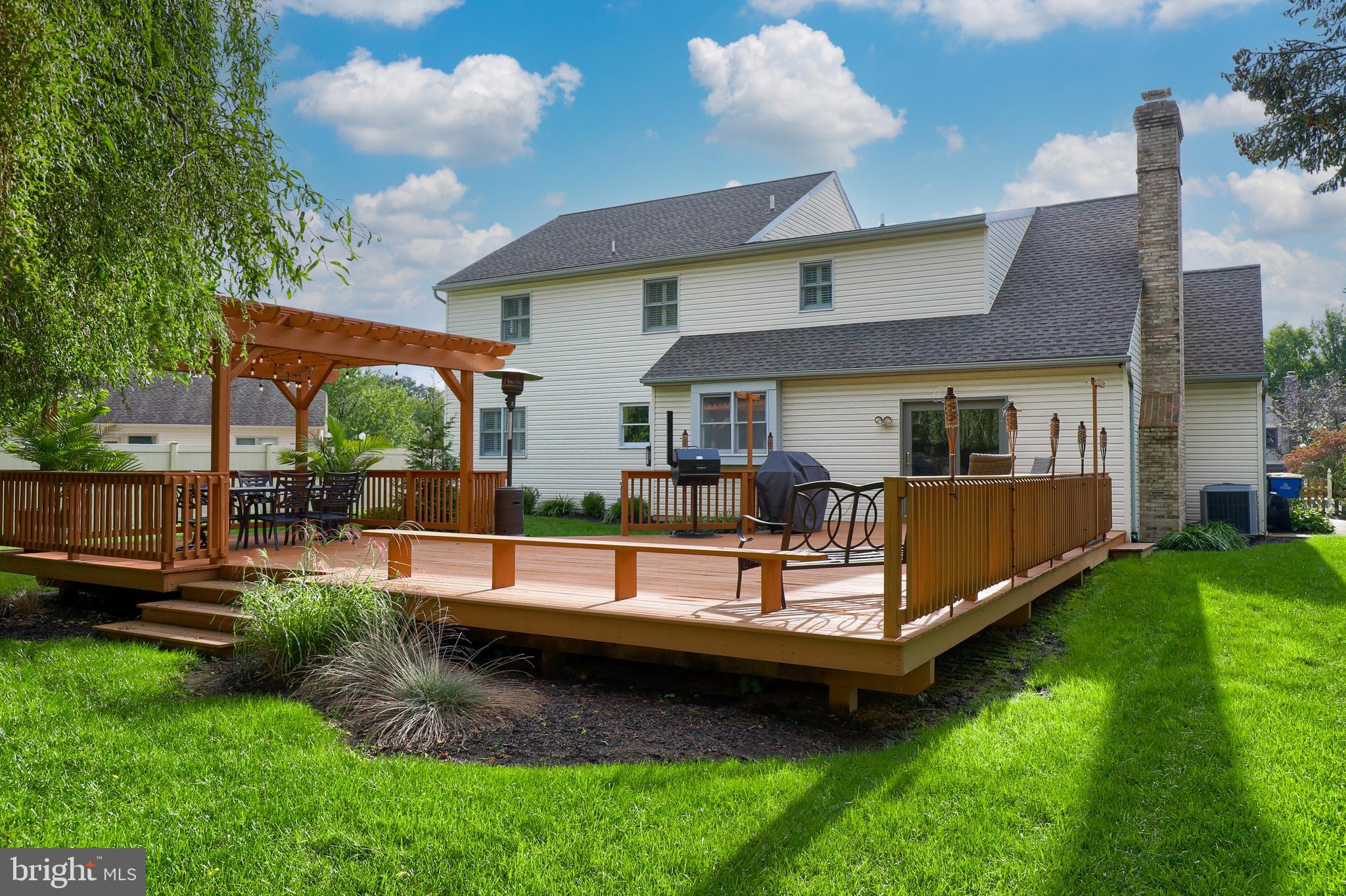 LEOLA WEST - Residential