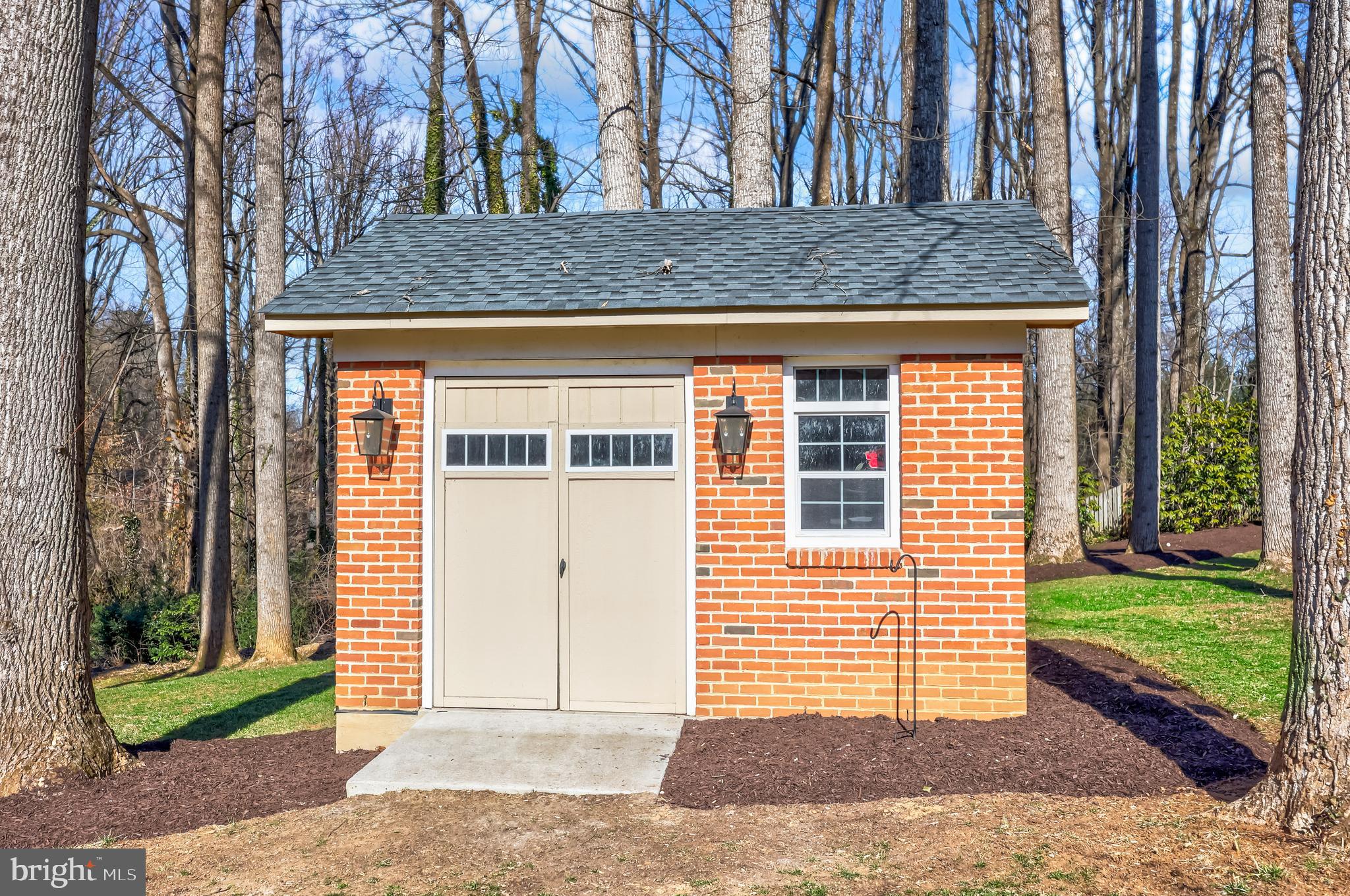 BARCROFT WOODS - Residential