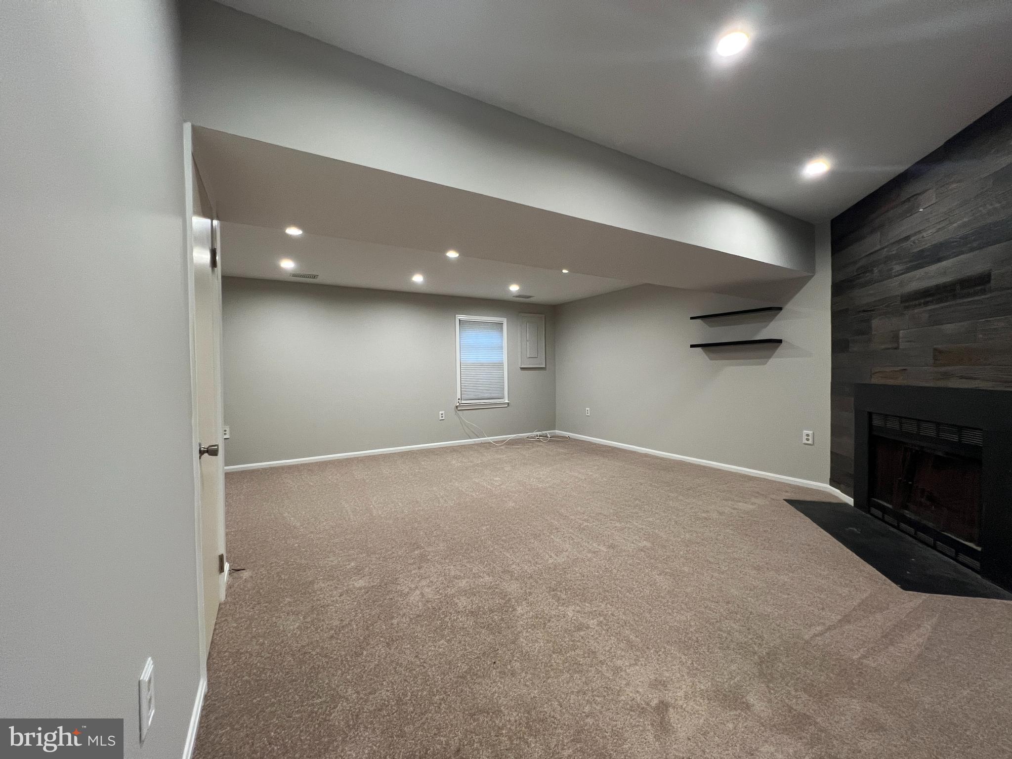 VILLAGE PARK - Residential Lease