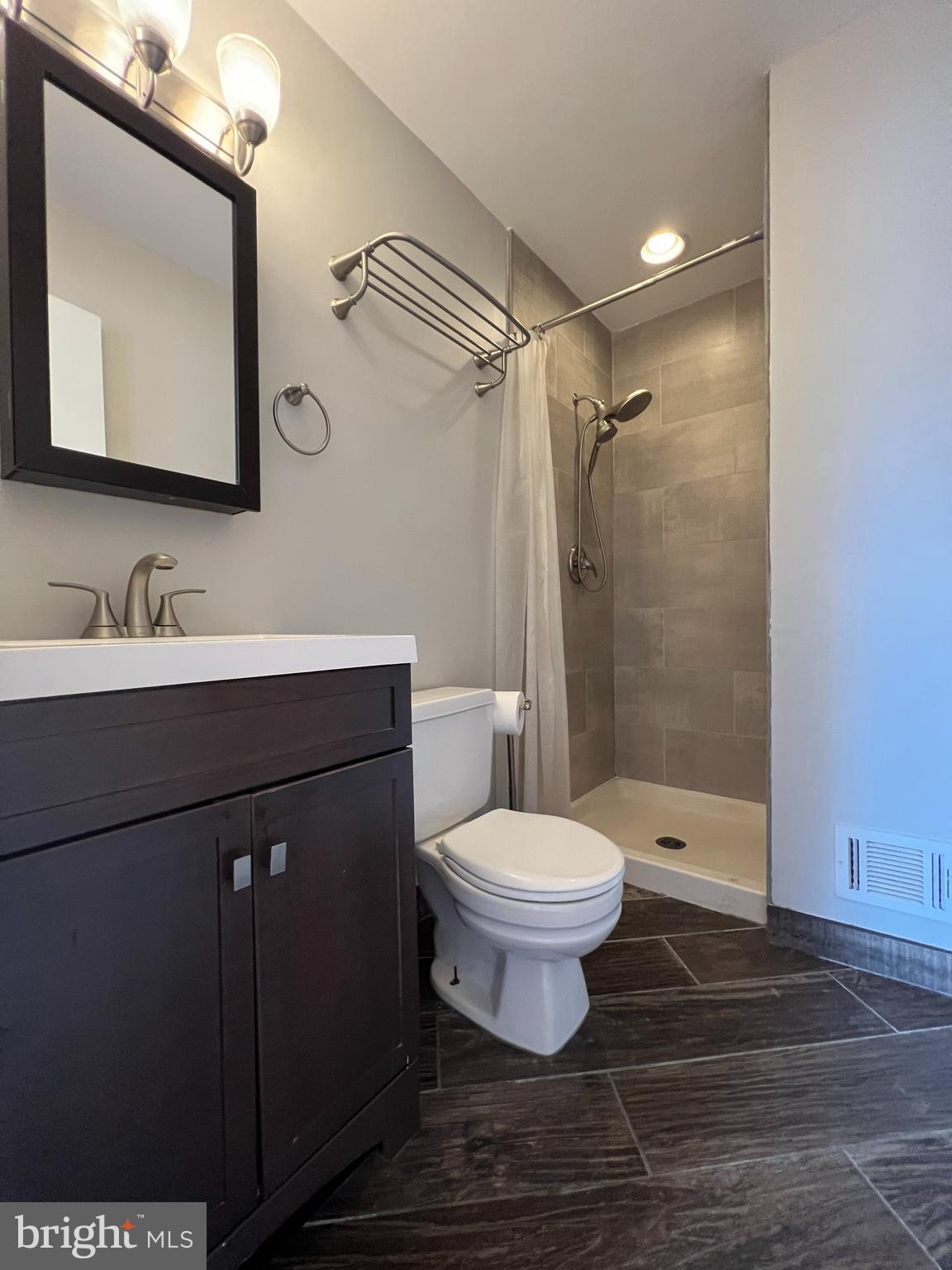 VILLAGE PARK - Residential Lease