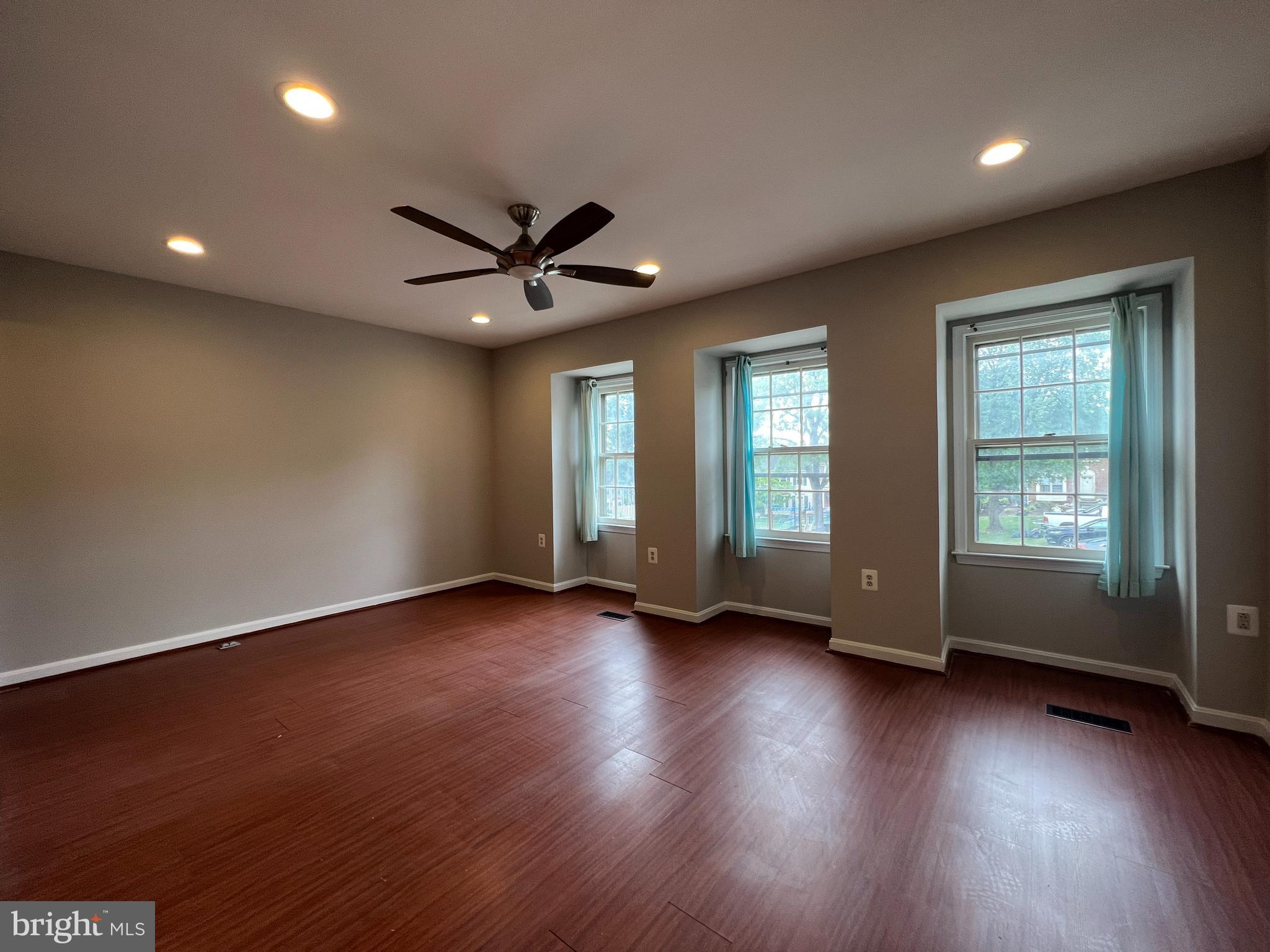 VILLAGE PARK - Residential Lease