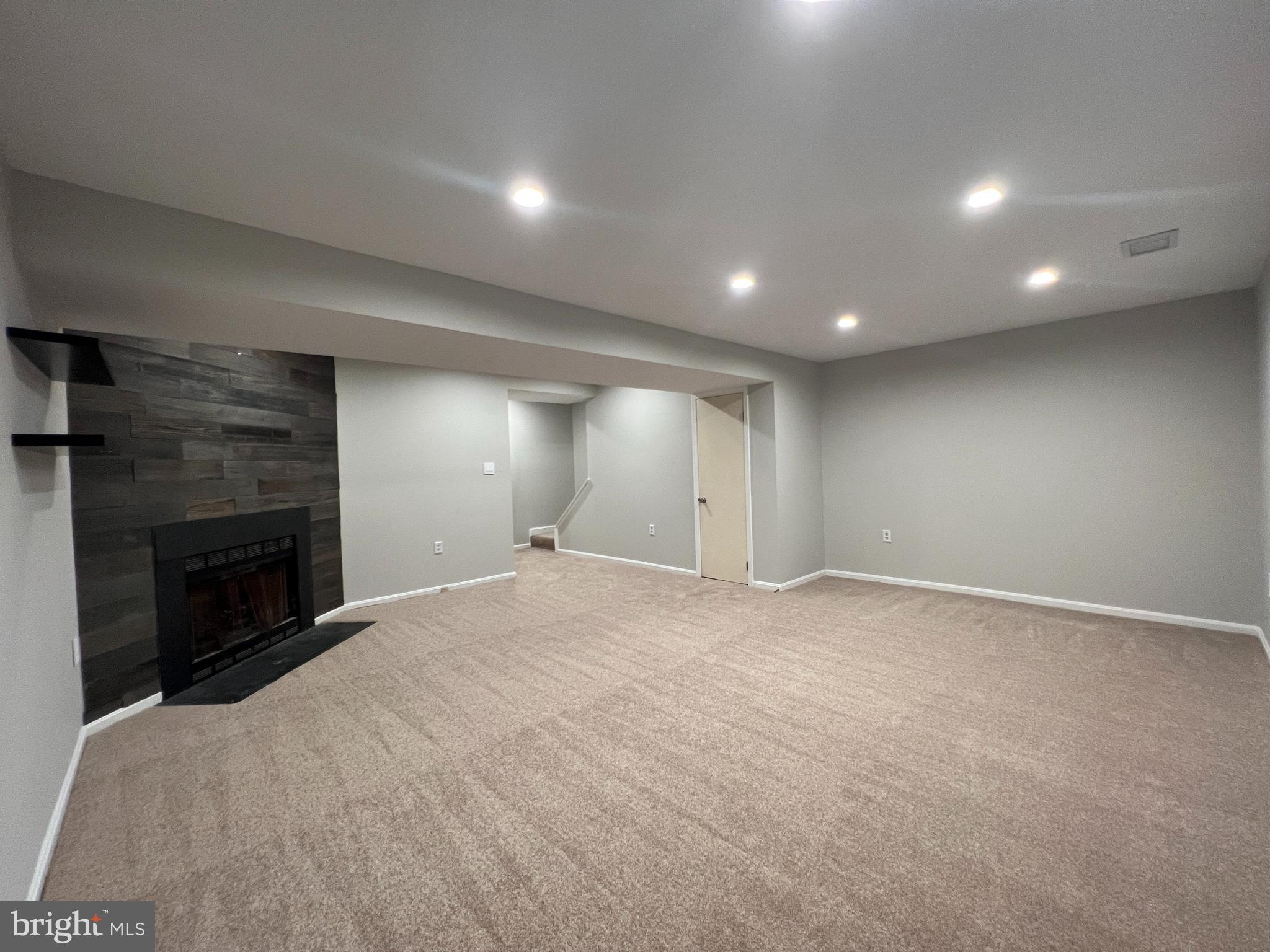 VILLAGE PARK - Residential Lease