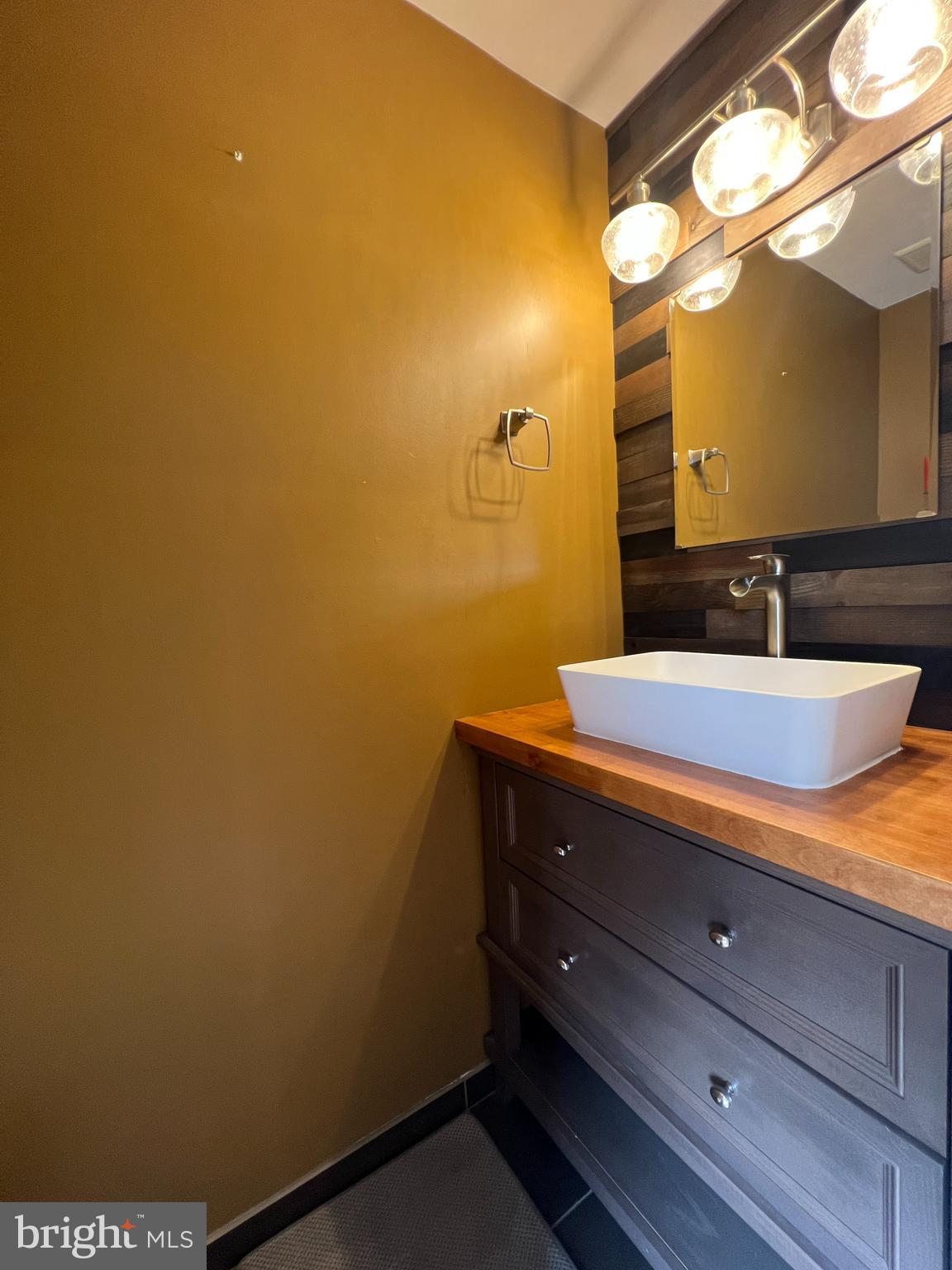 VILLAGE PARK - Residential Lease