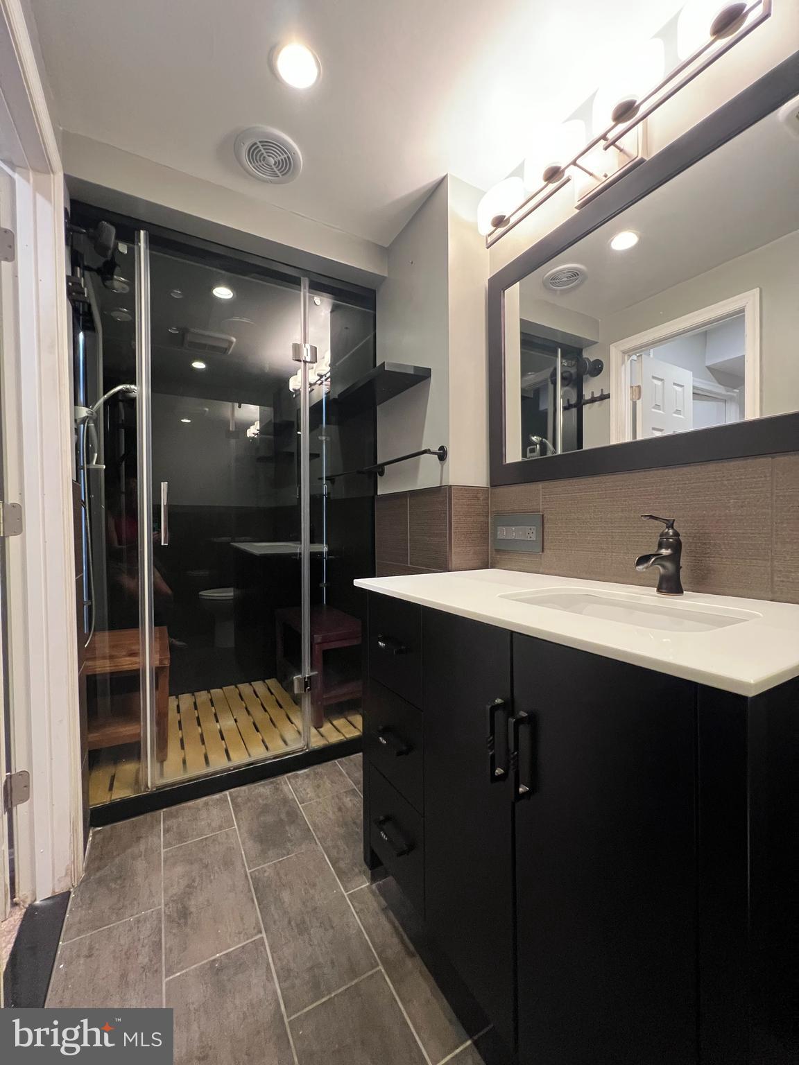 VILLAGE PARK - Residential Lease