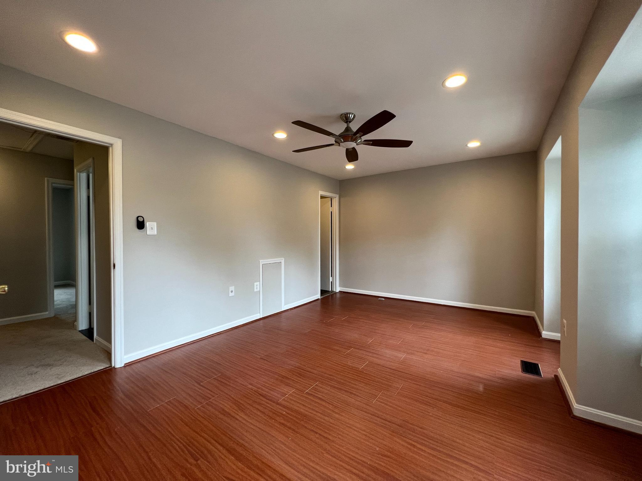 VILLAGE PARK - Residential Lease