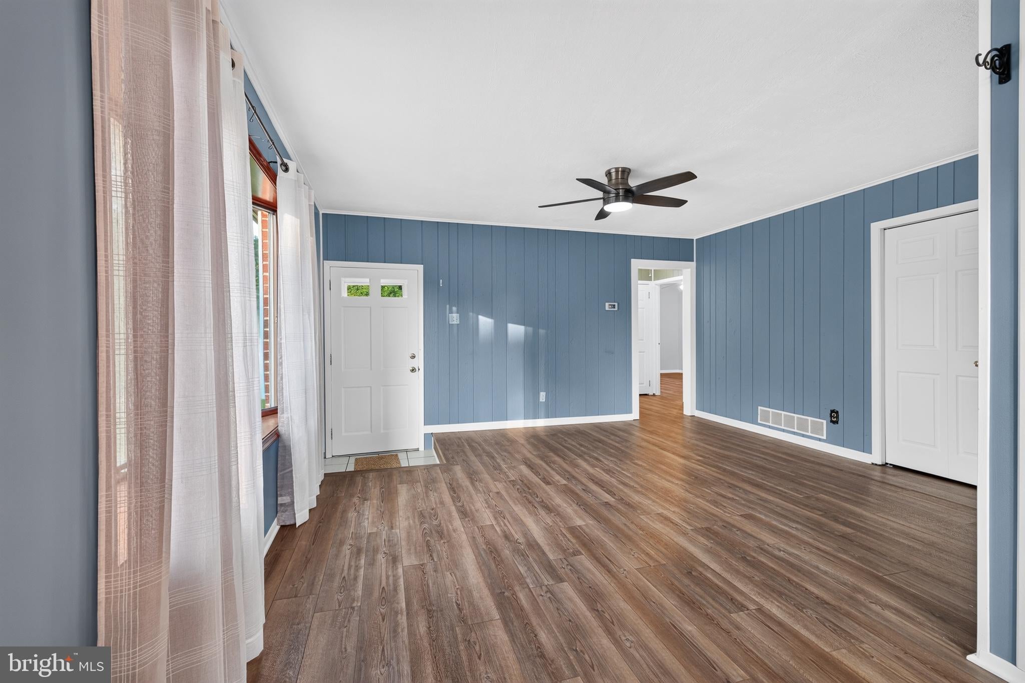 153 W EDINBURGH DRIVE