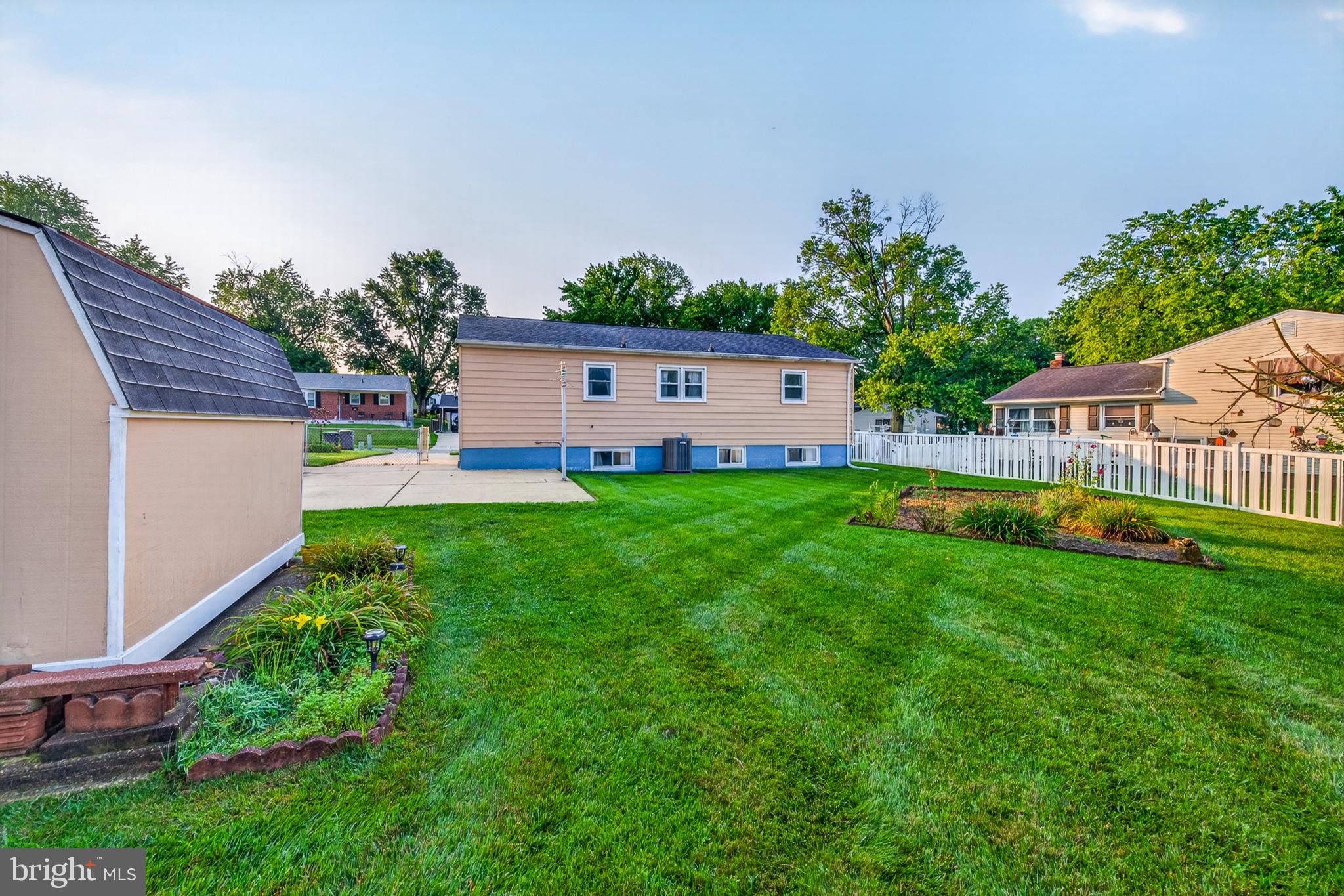 153 W EDINBURGH DRIVE