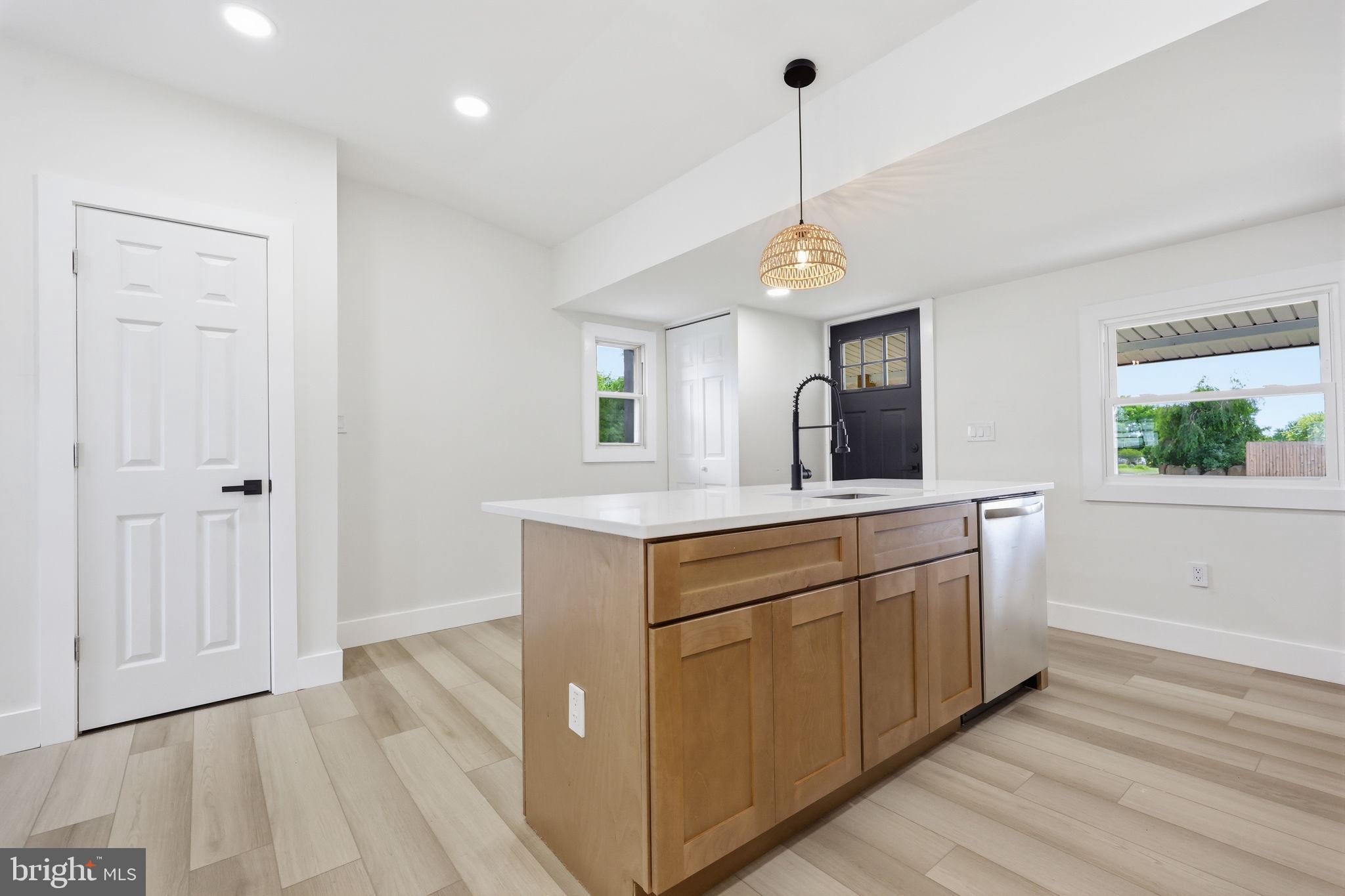 819 CENTER AVENUE