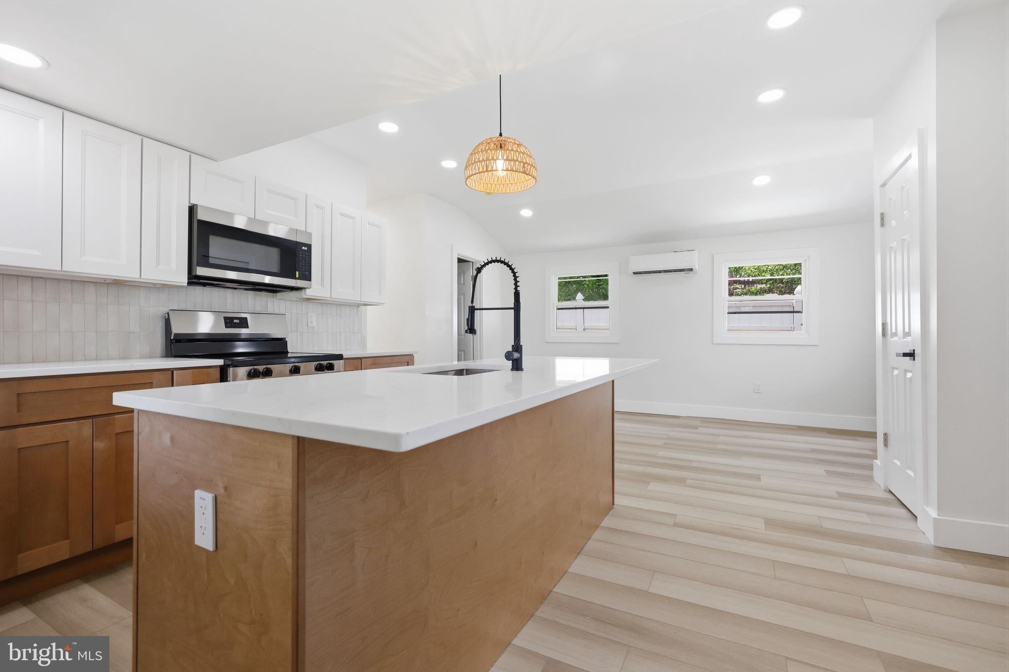 819 CENTER AVENUE