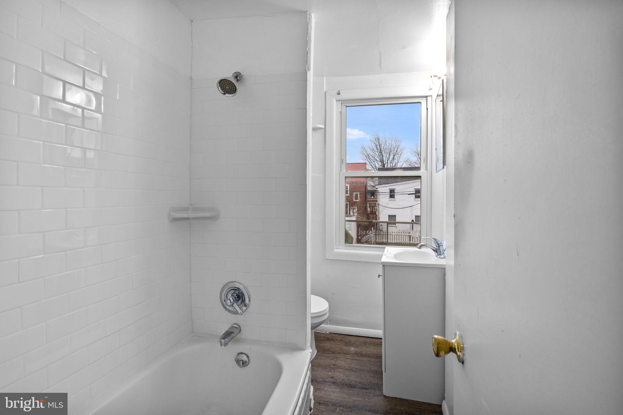 BRISTOL - Residential Lease