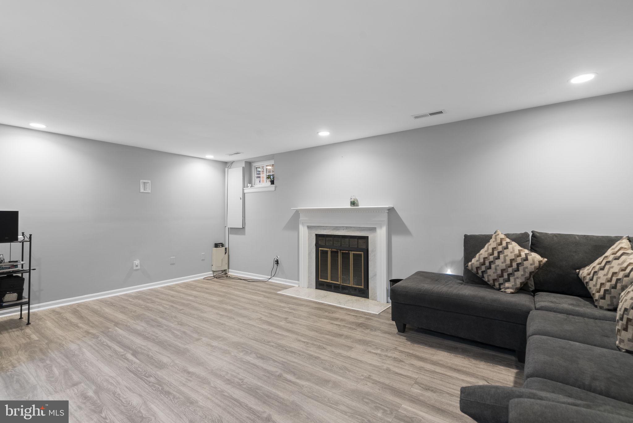 LONGMEAD - Residential