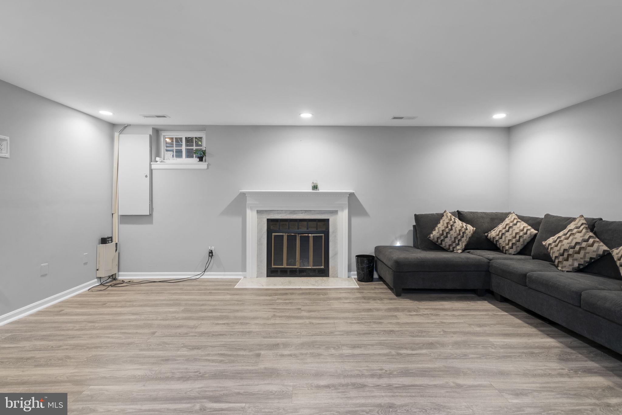 LONGMEAD - Residential