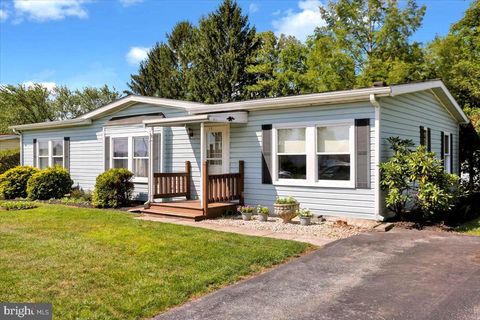 Photo of 39 BILL DR, DENVER, PA 17517 (MLS # PALA2039314)