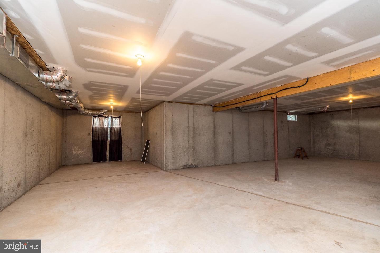 1082 HUNTINGTON ROAD