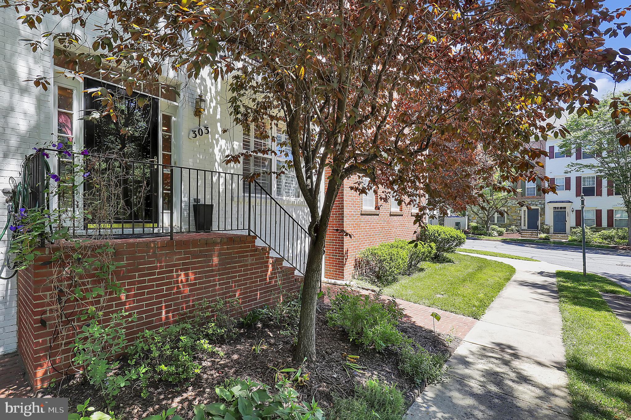 303 GARDEN VIEW SQUARE