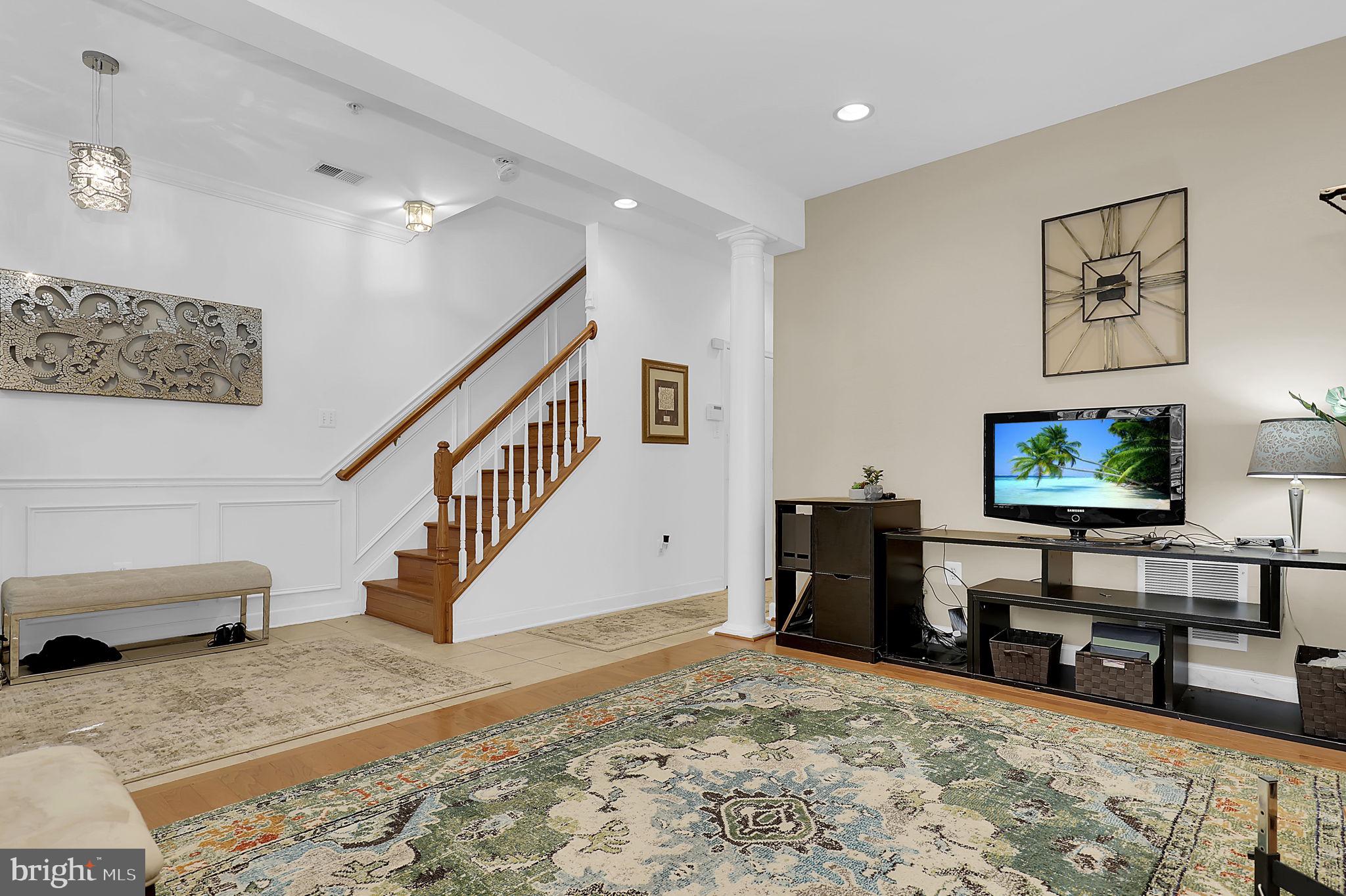 303 GARDEN VIEW SQUARE