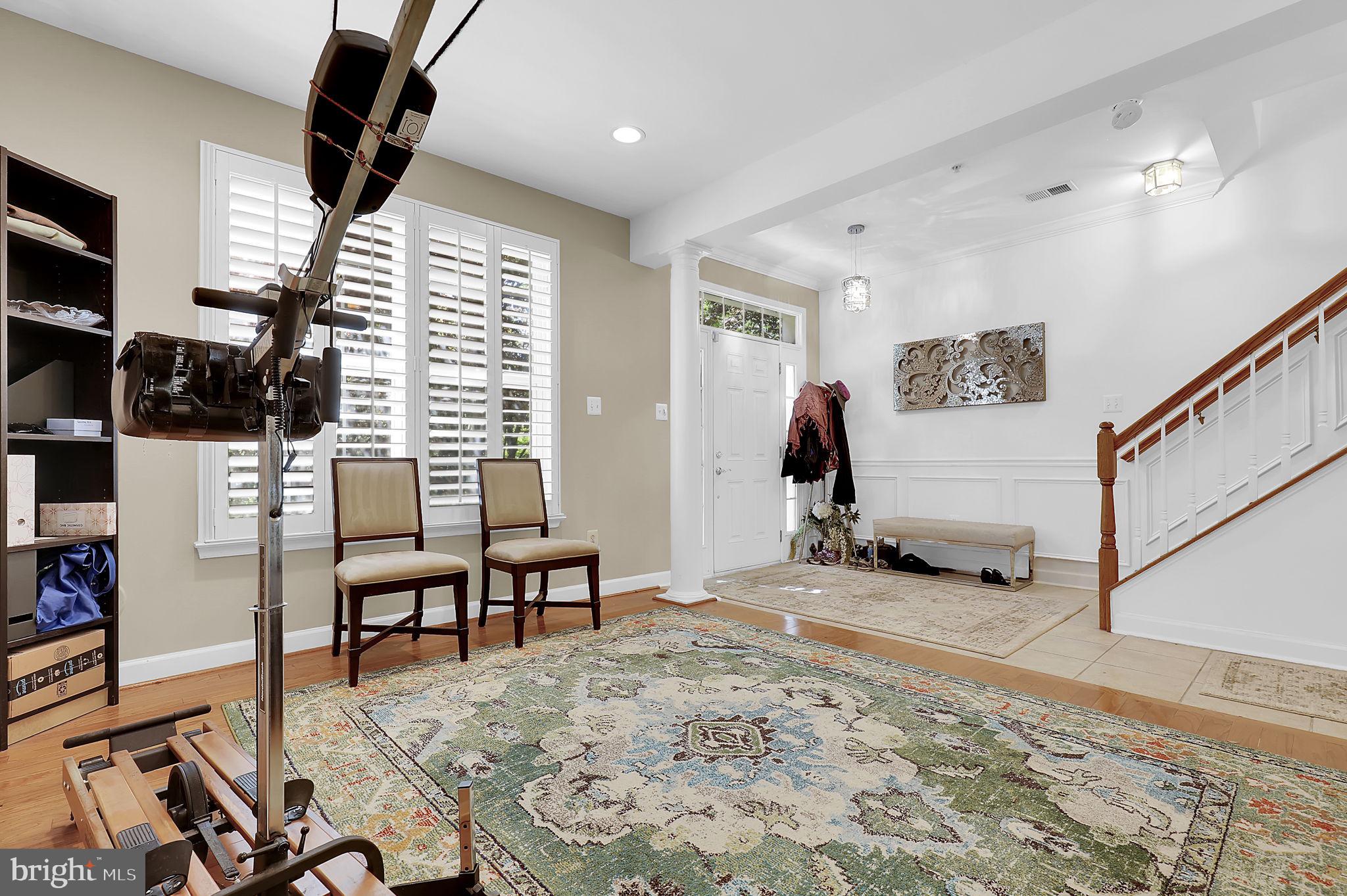 303 GARDEN VIEW SQUARE