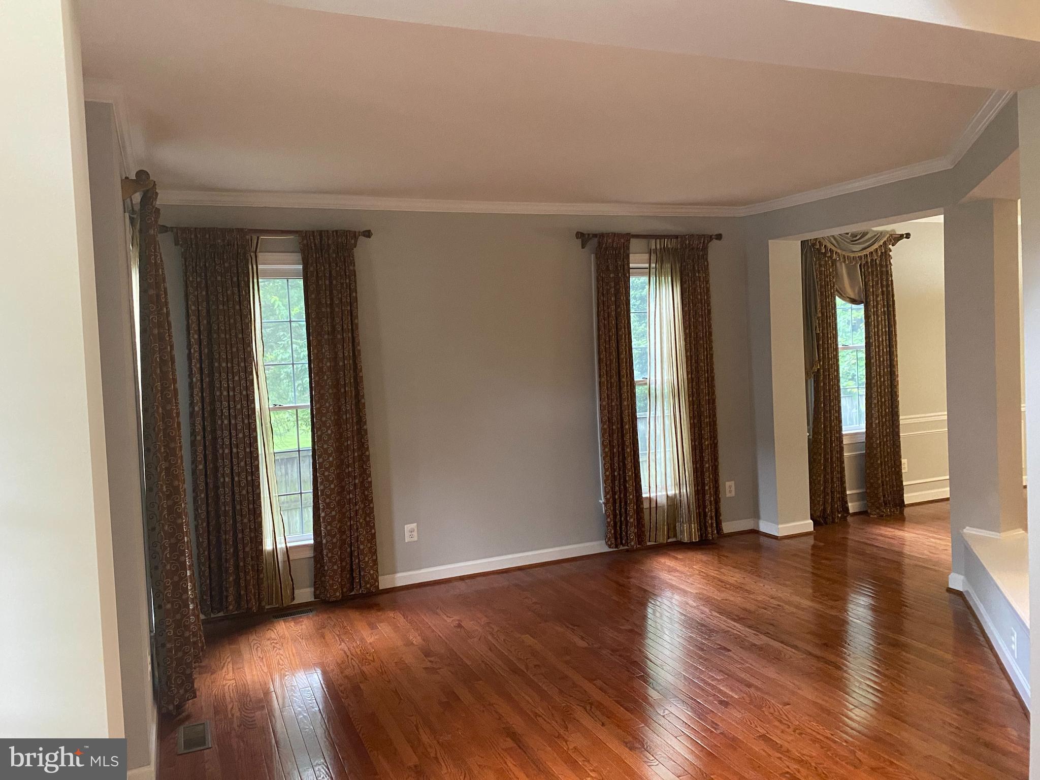 TYSONS EXECUTIVE VILLAGE - Residential Lease