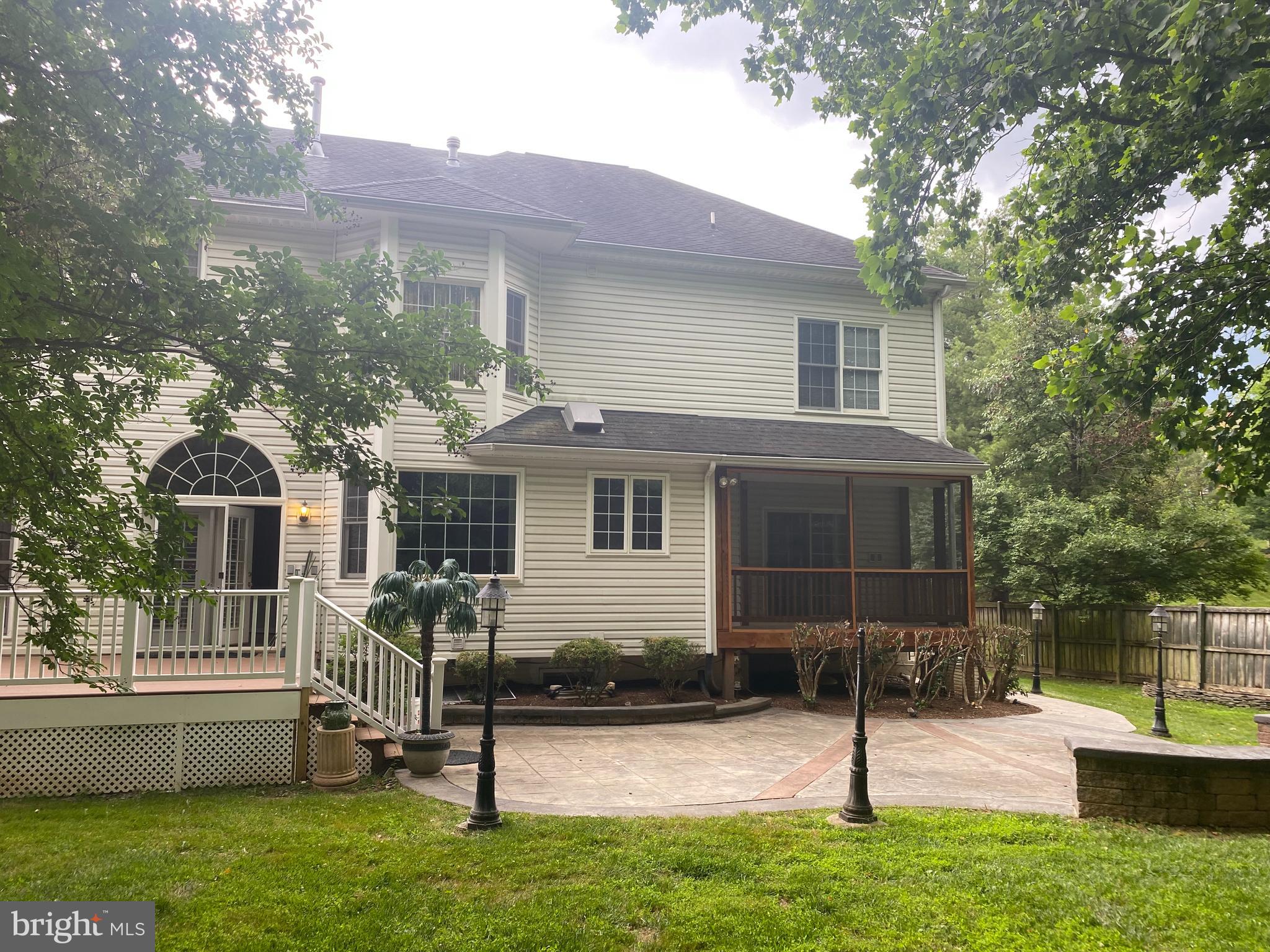 TYSONS EXECUTIVE VILLAGE - Residential Lease