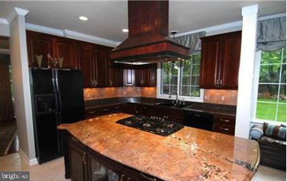 TYSONS EXECUTIVE VILLAGE - Residential Lease