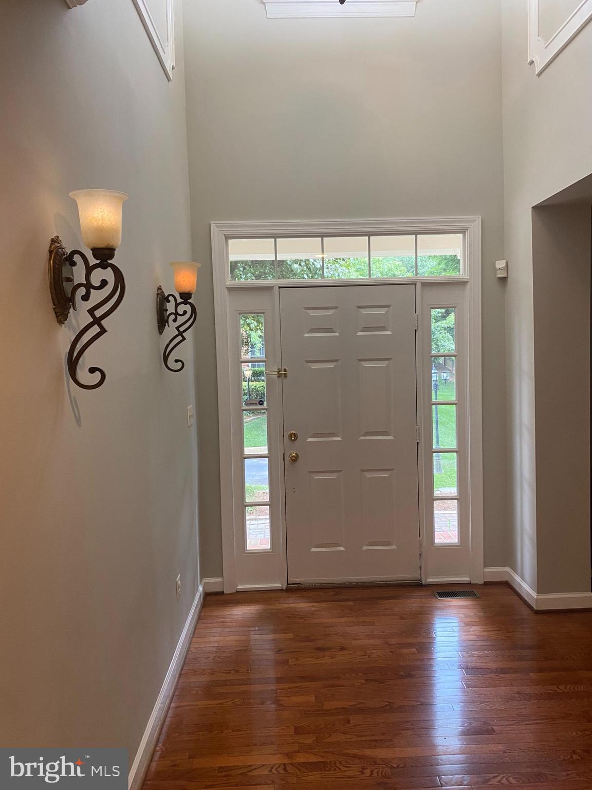 TYSONS EXECUTIVE VILLAGE - Residential Lease