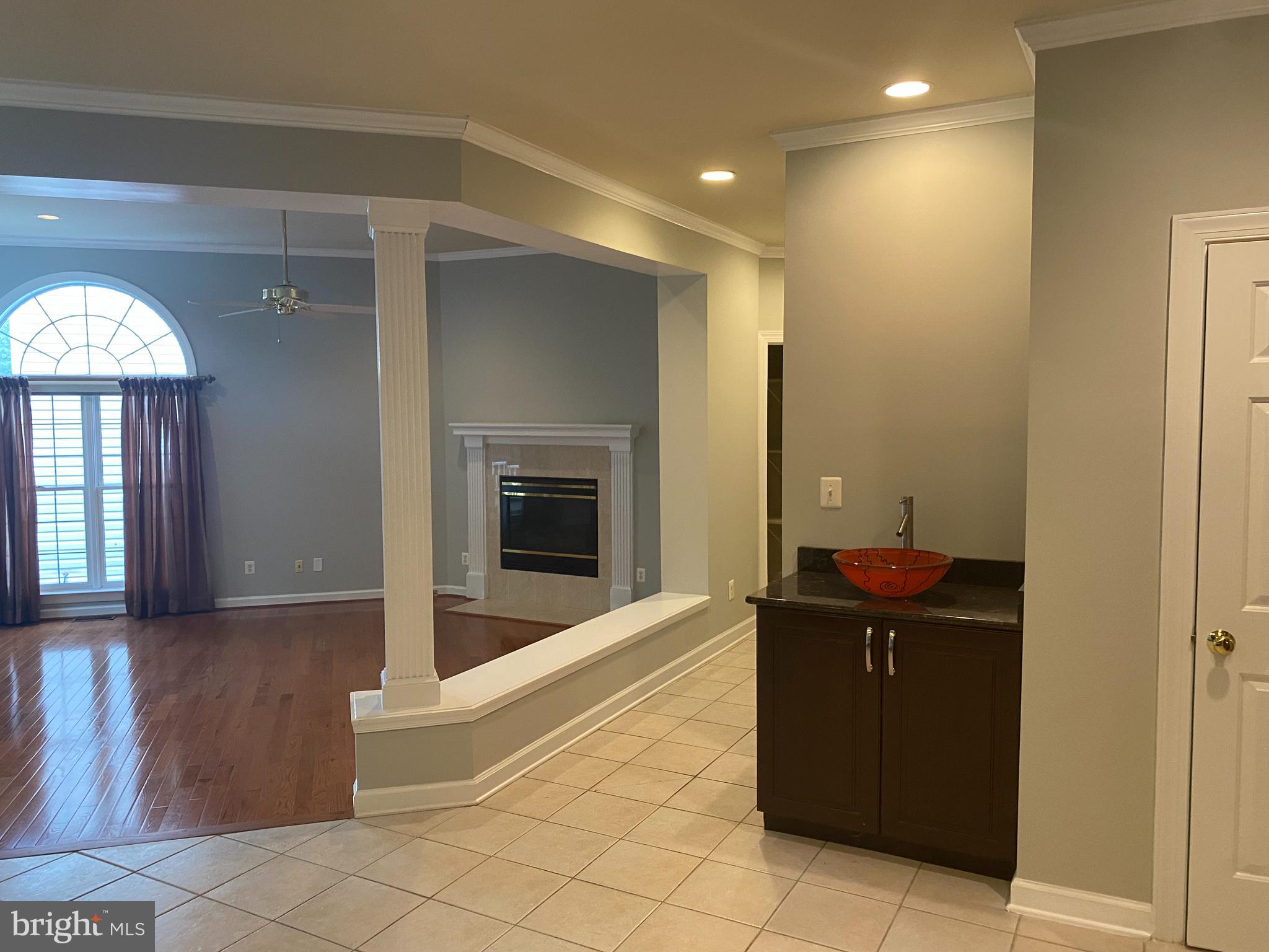 TYSONS EXECUTIVE VILLAGE - Residential Lease