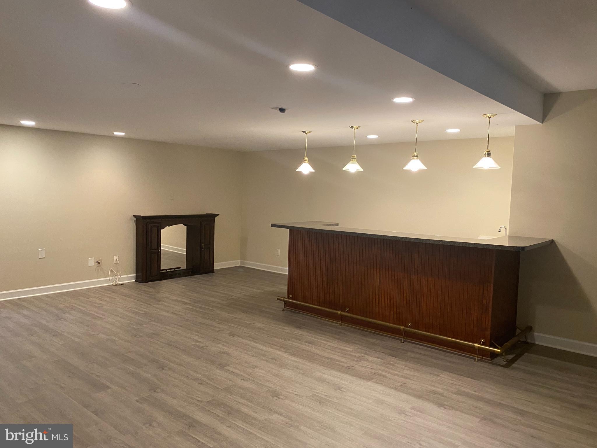 TYSONS EXECUTIVE VILLAGE - Residential Lease