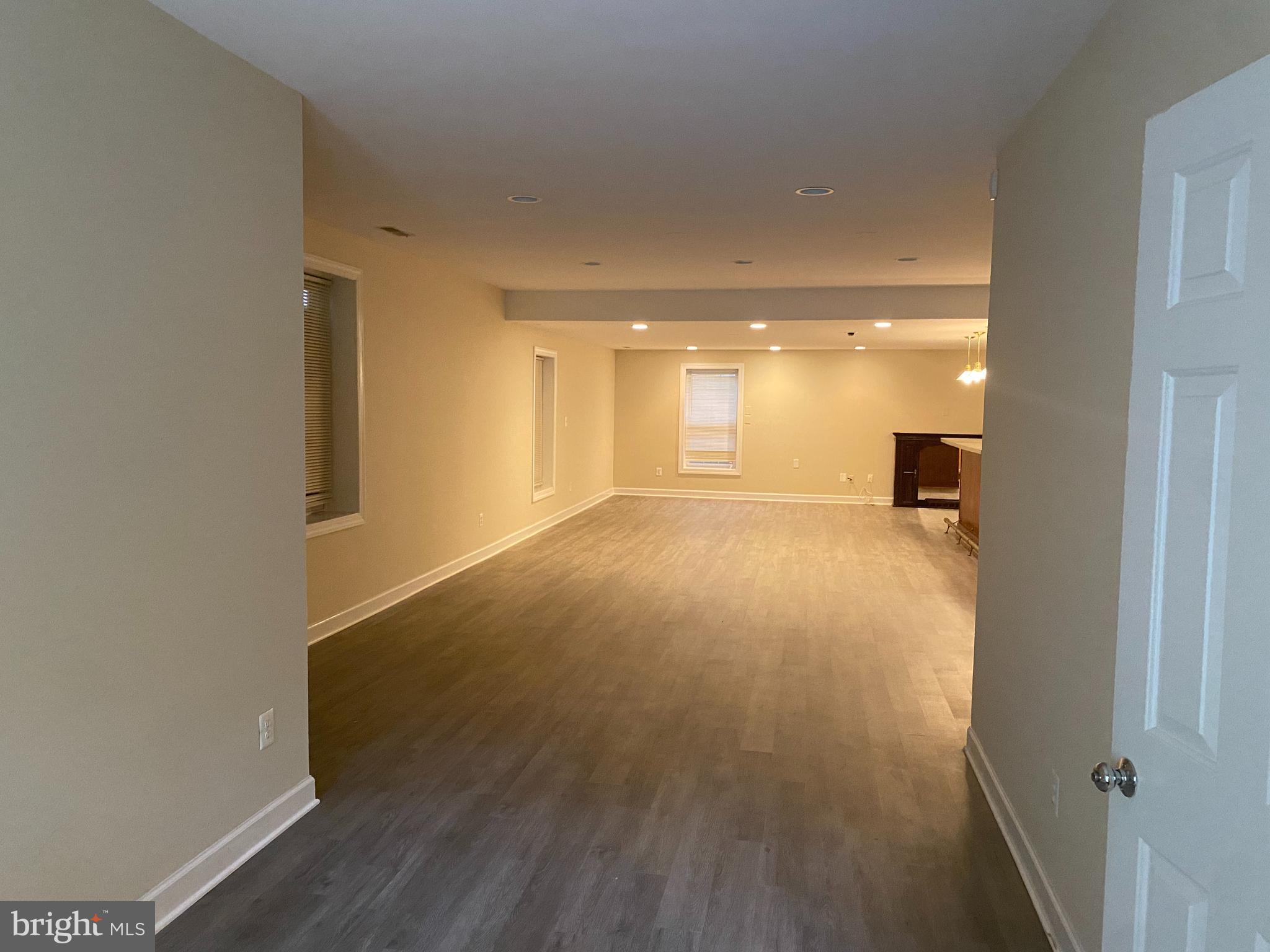 TYSONS EXECUTIVE VILLAGE - Residential Lease