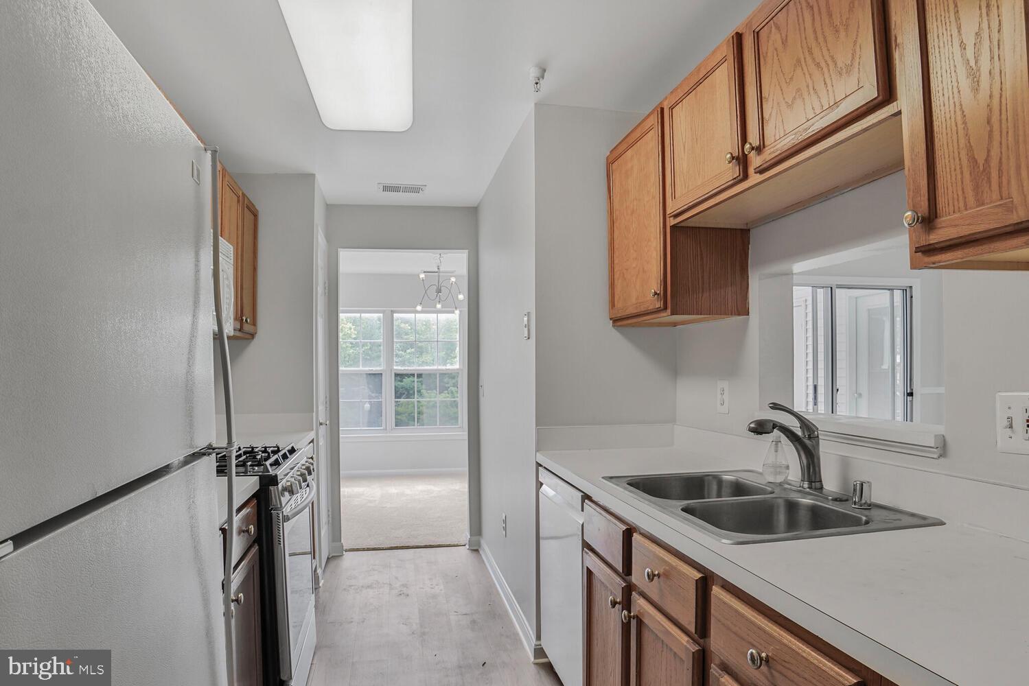 6510 LAKE PARK DRIVE 2E/201