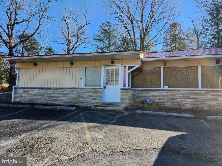 Nice apartment in Berkeley Springs features 1 bedroom, 1 bathroom, kitchen and parking.  Water/sewer and trash included.  Pets allowed on case by case basis.