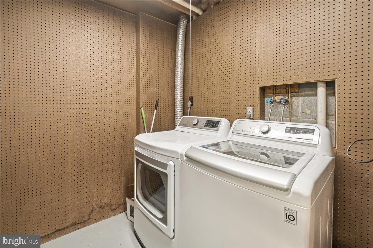 AMBER MEADOWS - Residential