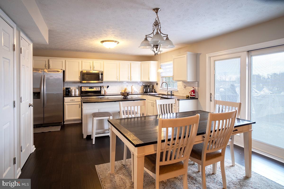 WILLIAMS KNOLL - Residential