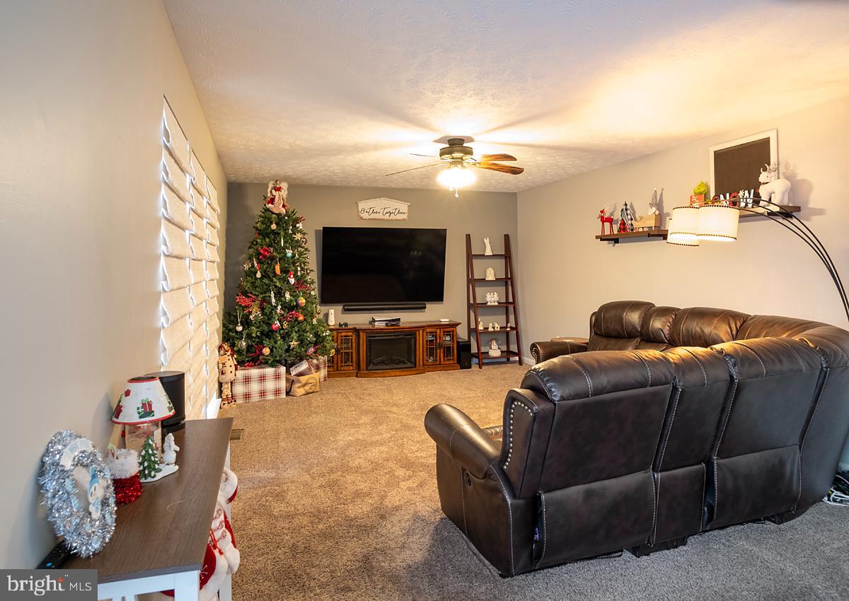 WILLIAMS KNOLL - Residential