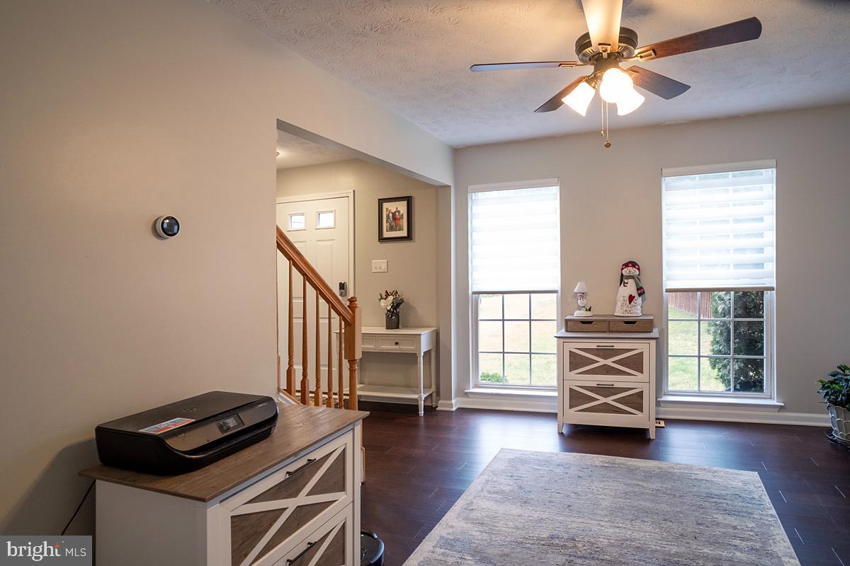 WILLIAMS KNOLL - Residential